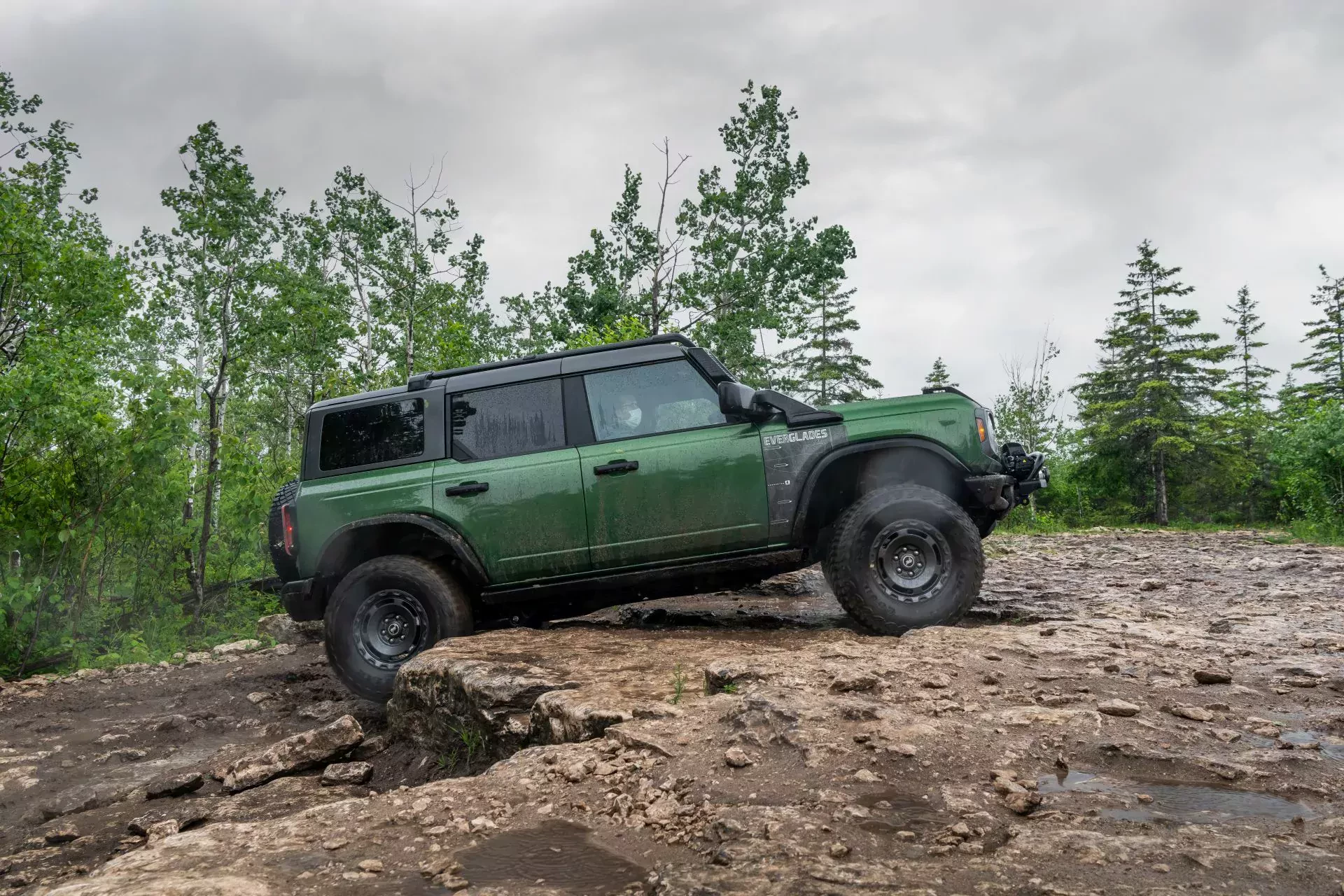 Ford Bronco SUV silnik moc osiągi turbo V6 cena ceny nowy używany napęd