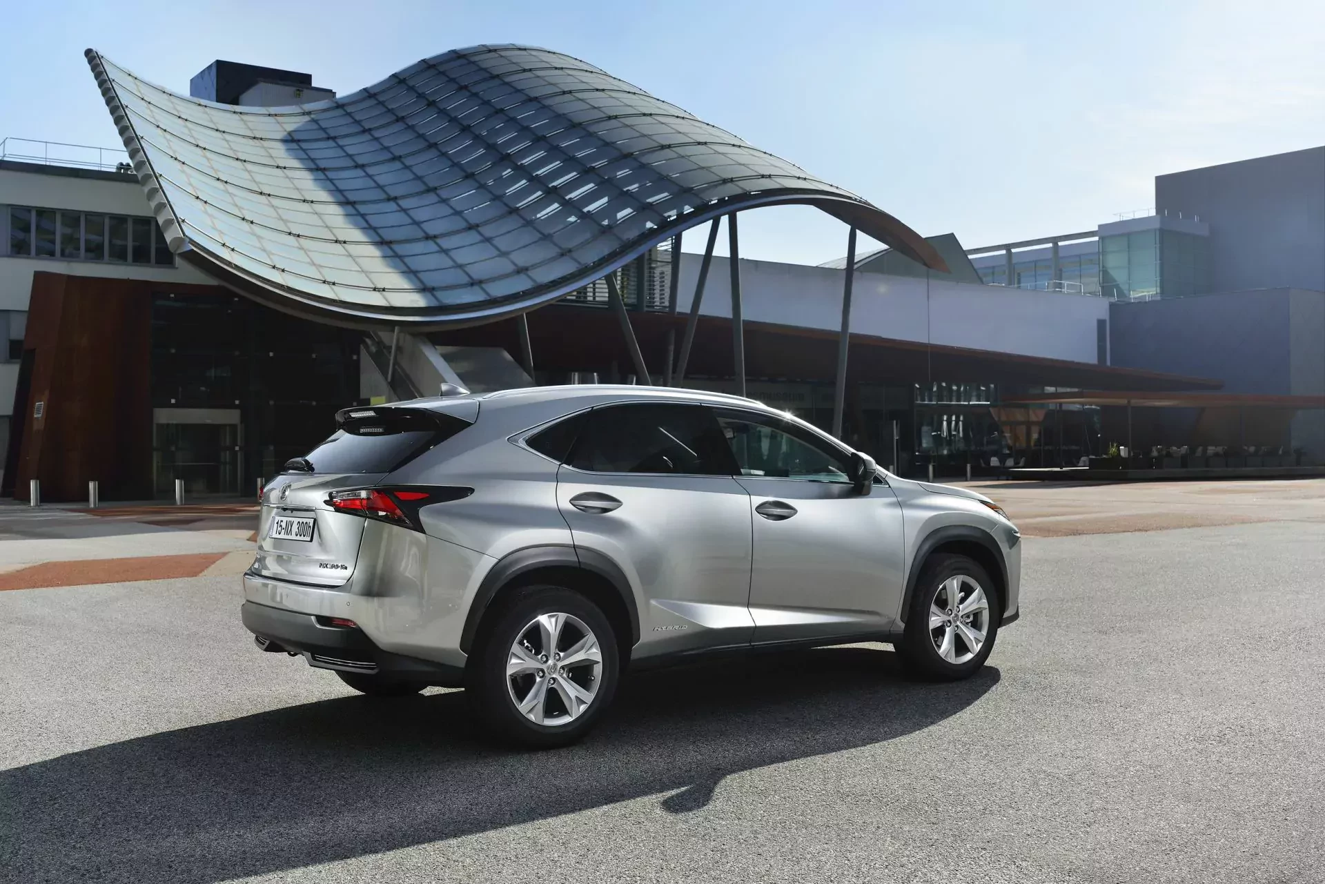 Lexus NX SUV silnik cena hybryda benzyna używany ceny zalety opinie wady