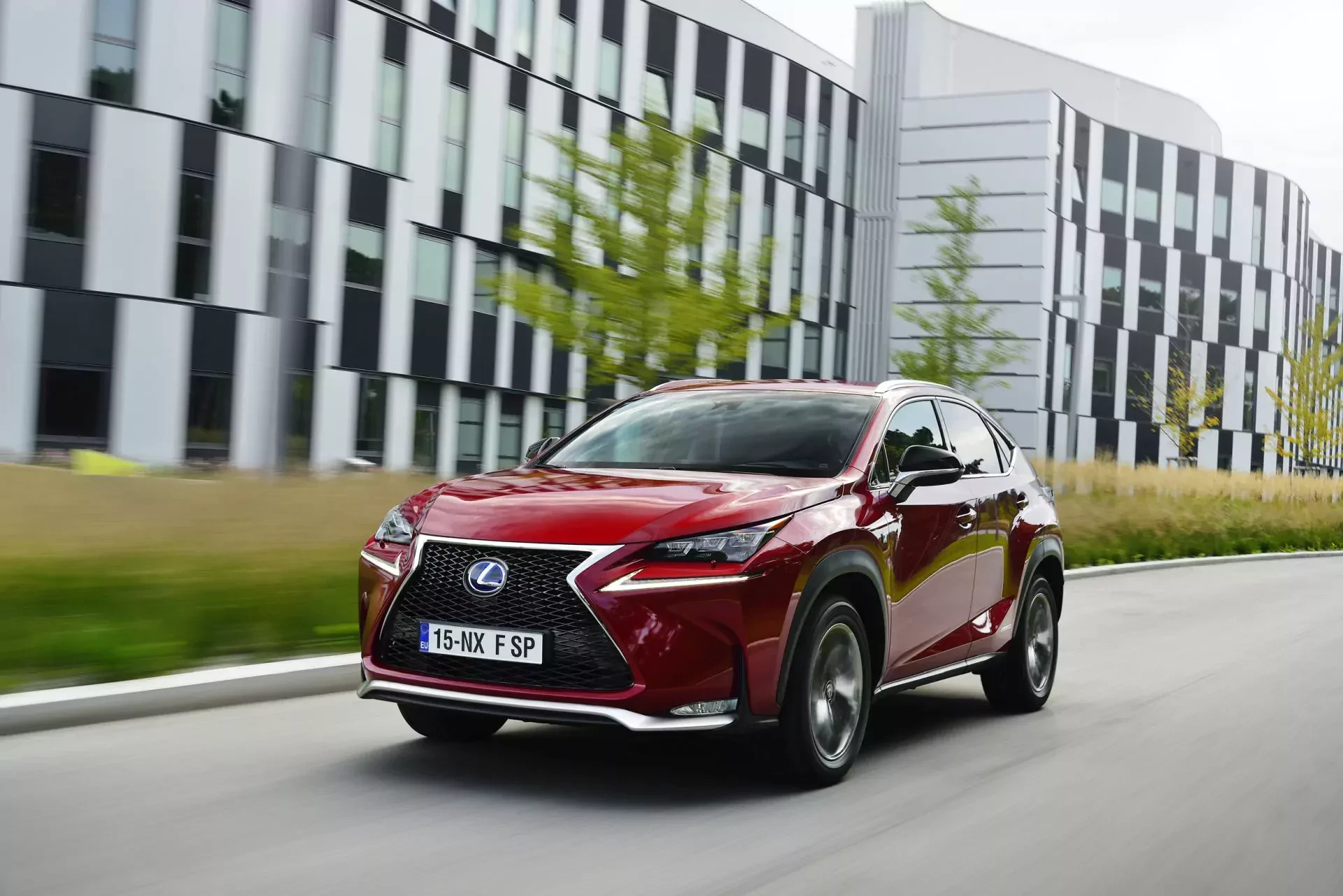 Lexus NX SUV silnik cena hybryda benzyna używany ceny zalety opinie wady