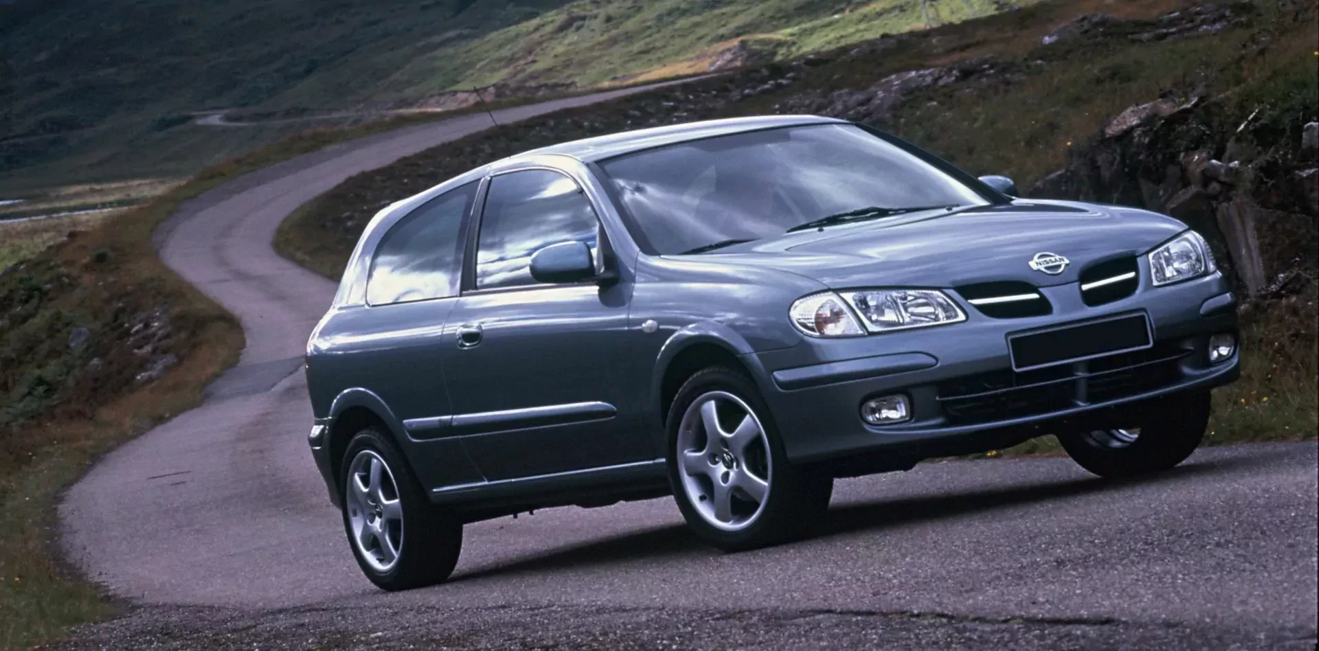 Ten Nissan kosztuje dziś niecałe 2 tysiące złotych. Polacy chętnie go kupują, bo jest bardzo oszczędny