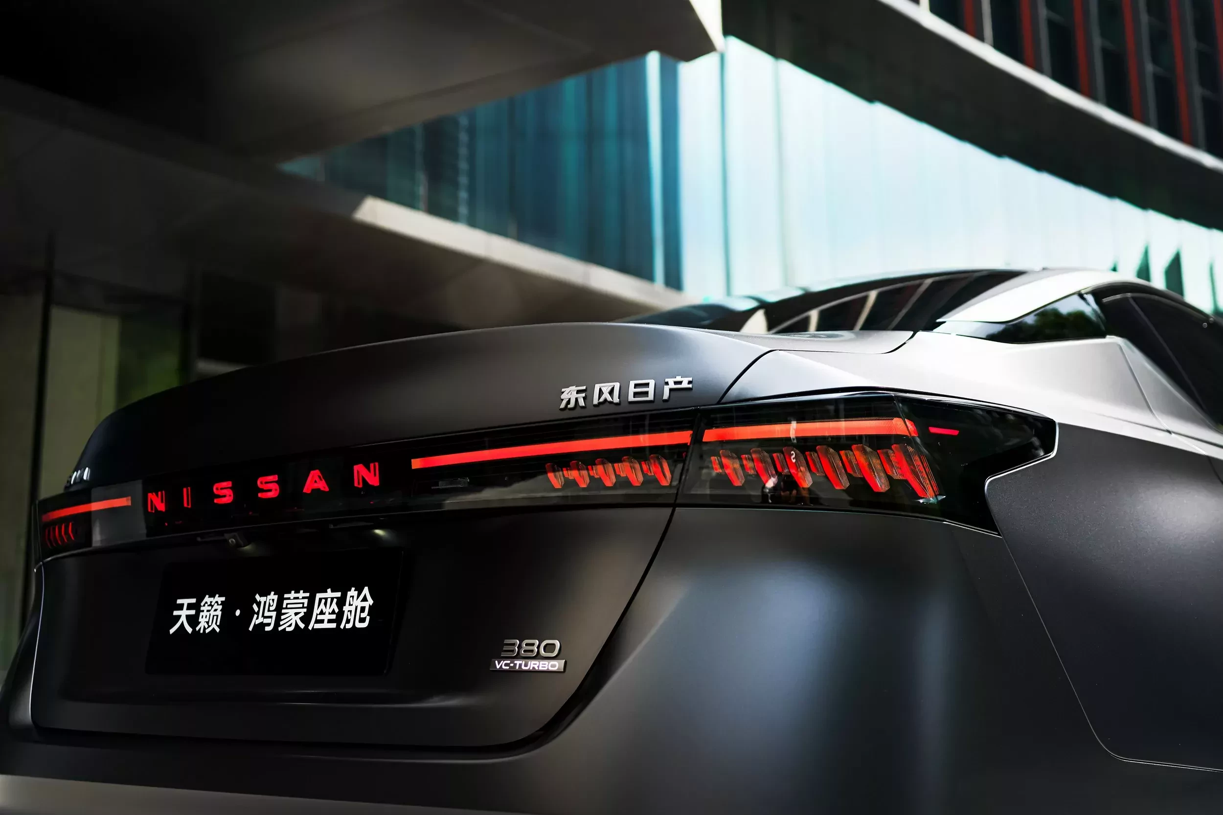 Nissan Teana widok z tyłu