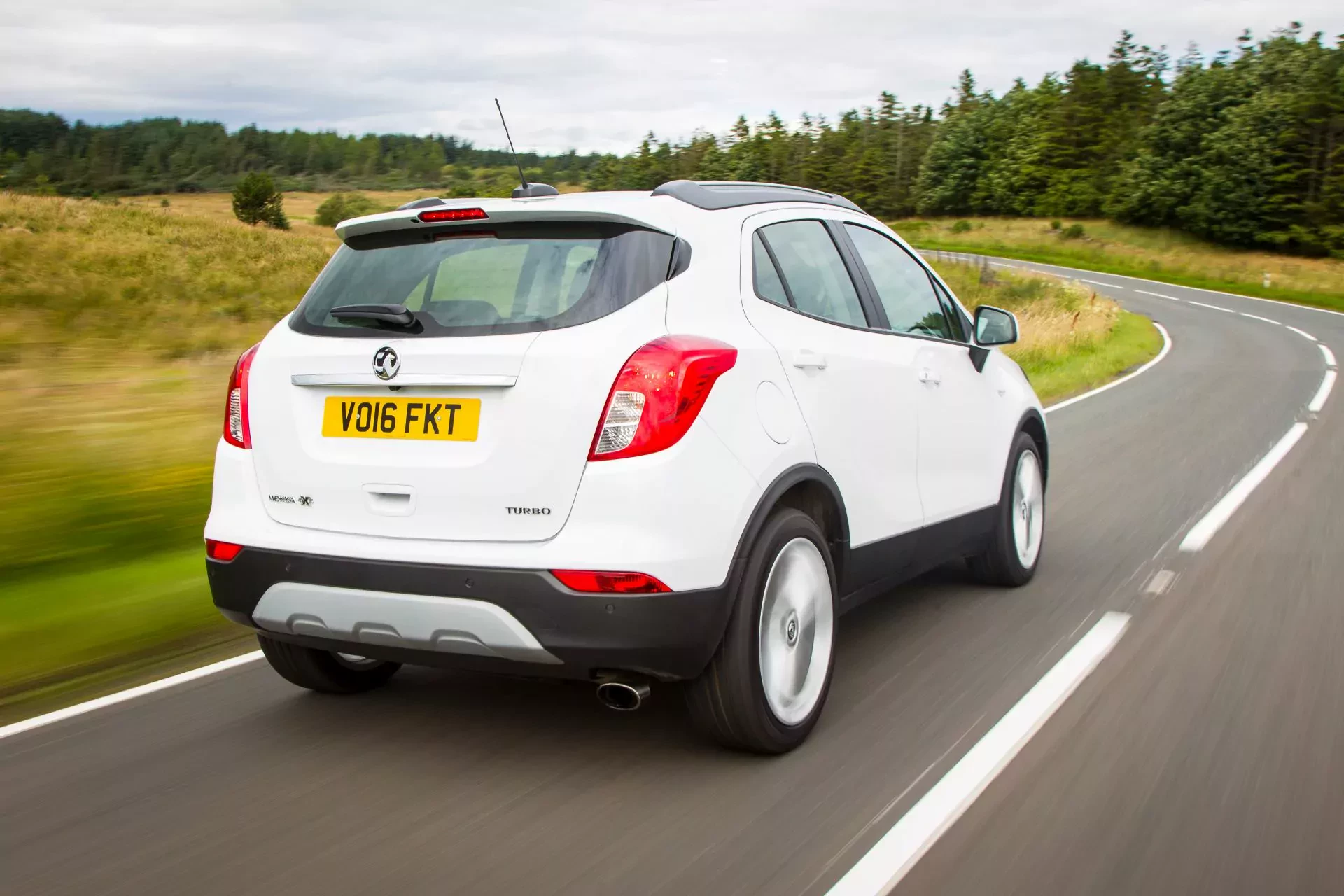 Opel Mokka crossover SUV ceny cena wyposażenie opinie oceny zalety wady silnik benzyna diesel