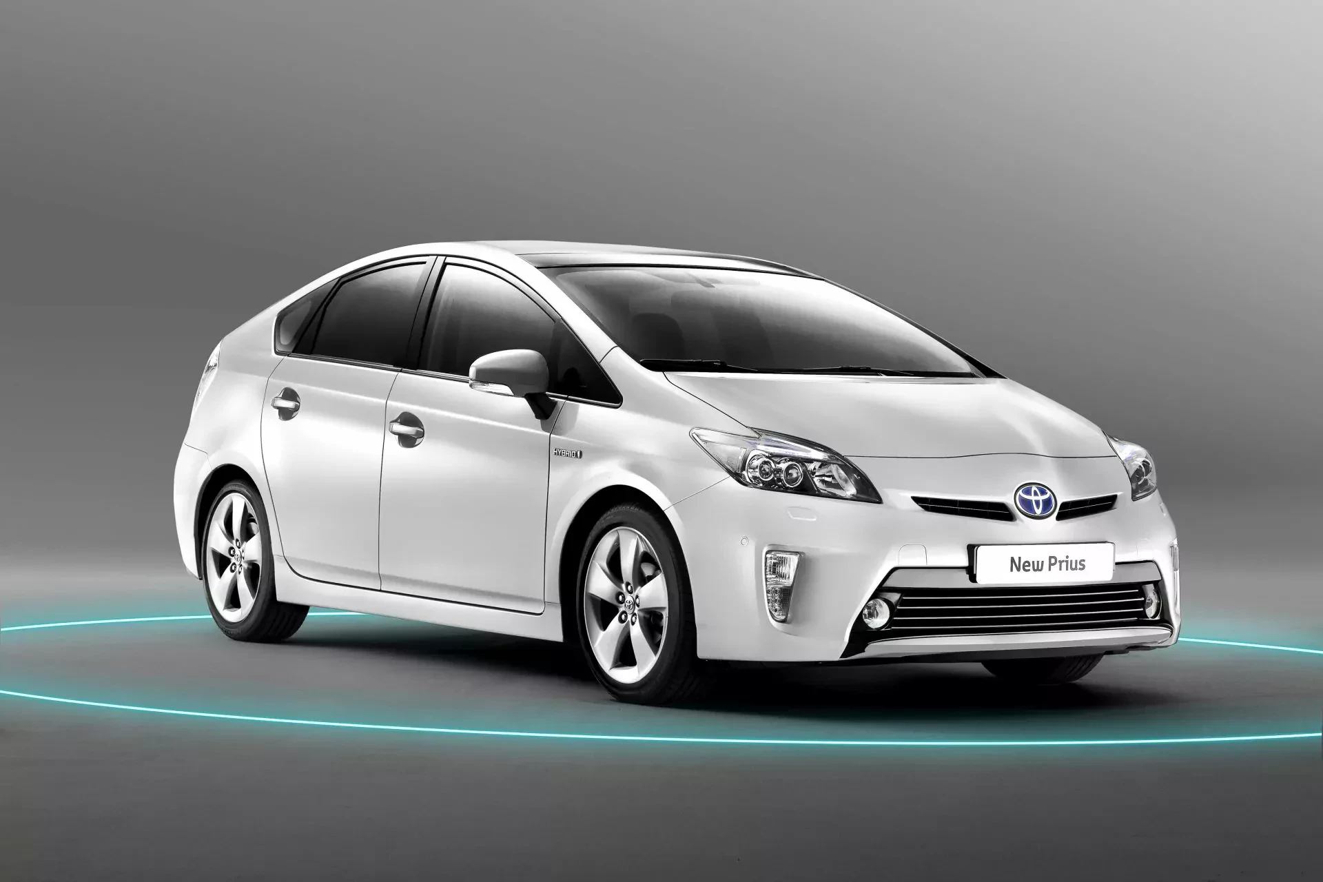 Toyota Prius hybryda oszczędna cena ceny spalanie silnik moc osiągi zalety opinie oceny