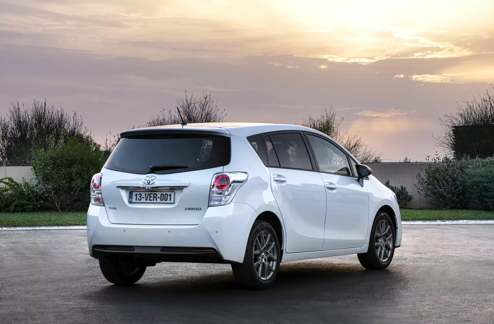 Toyota Verso benzyna diesel minivan rodzinna rodzinny spalanie cena ceny opinie oceny