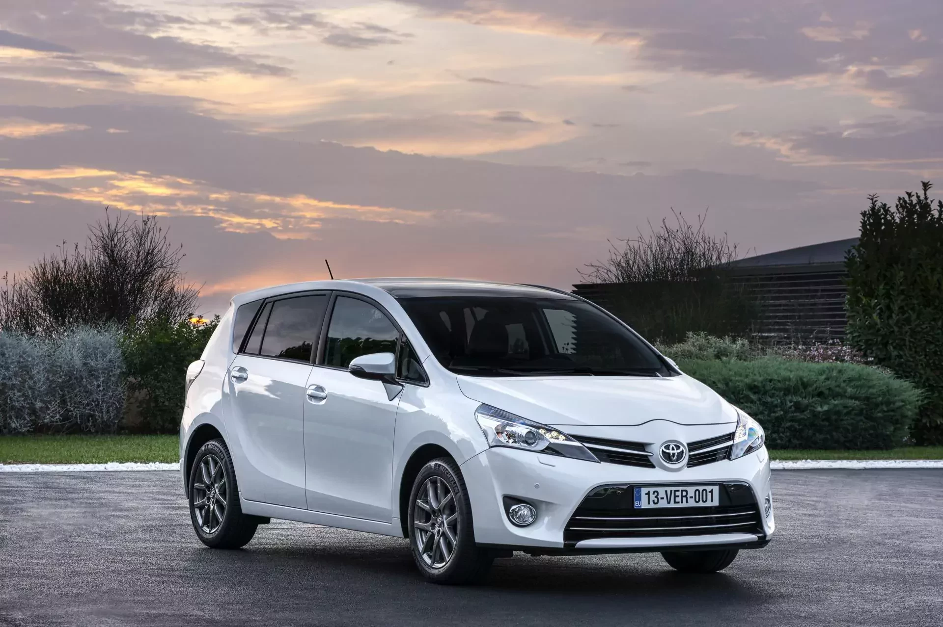 Toyota Verso benzyna diesel minivan rodzinna rodzinny spalanie cena ceny opinie oceny