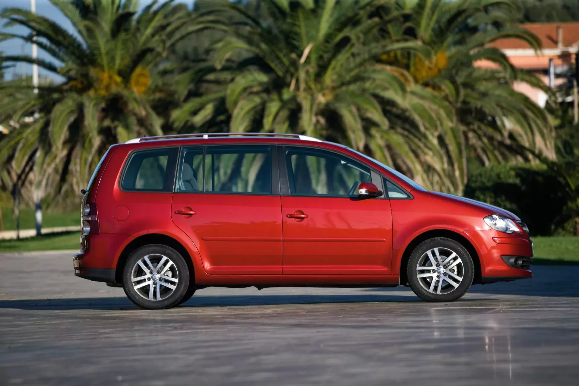 Volkswagen Touran silnik cena spalanie ceny osiągi diesel tdi moc spalanie opinie oceny zalety wady
