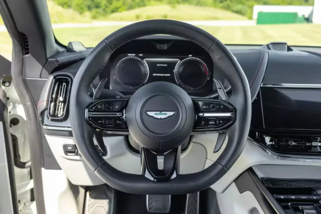 aston-martin-dbx-suv-utrata-wartosci