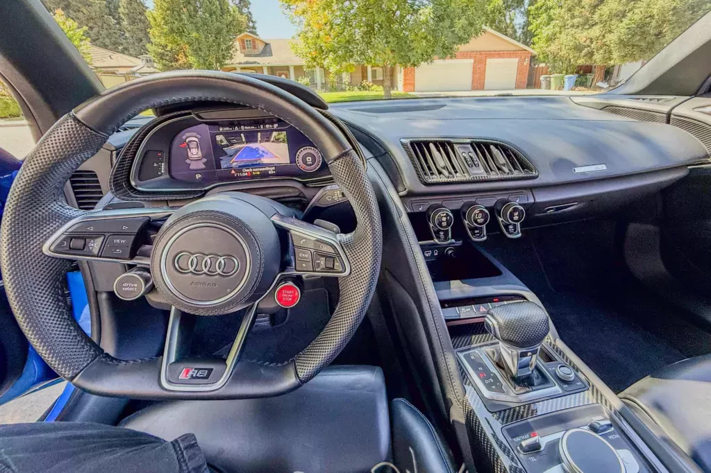 prawie-nowe-audi-r8