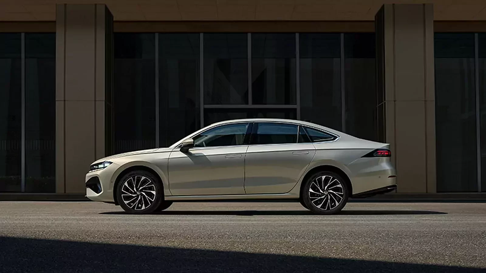 Volkswagen punktuje konkurencję nowym sedanem. Prawie tak duży jak Superb, a kosztuje od 59 500 złotych