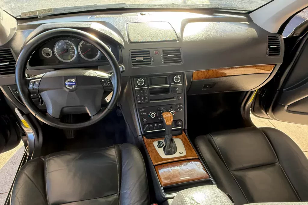 volvo-xc90-suv-v8