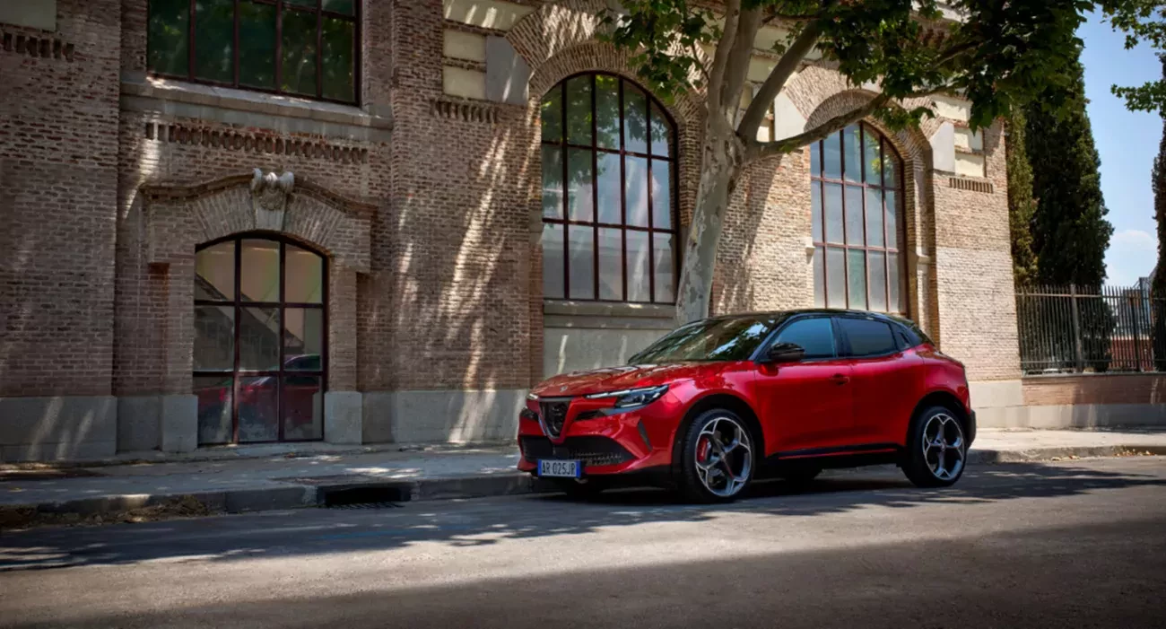 SUV Alfa Romeo Junior hybrid MY2026