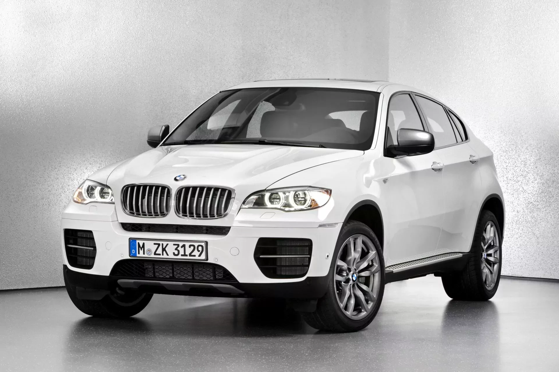 BMW X6 SUV silnik moc benzyna diesel osiagi wyposażenie cena ceny zalety wady używane