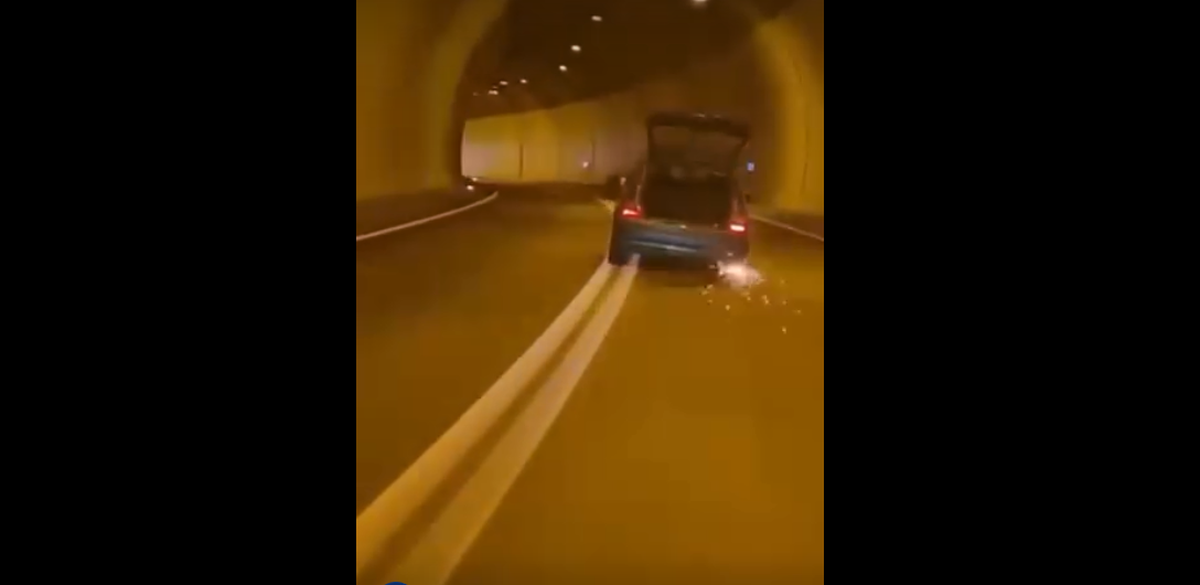 Chorwacja Szybenik nagranie kobieta jedzie bez dwóch kół opon otwarty bagażnik policja