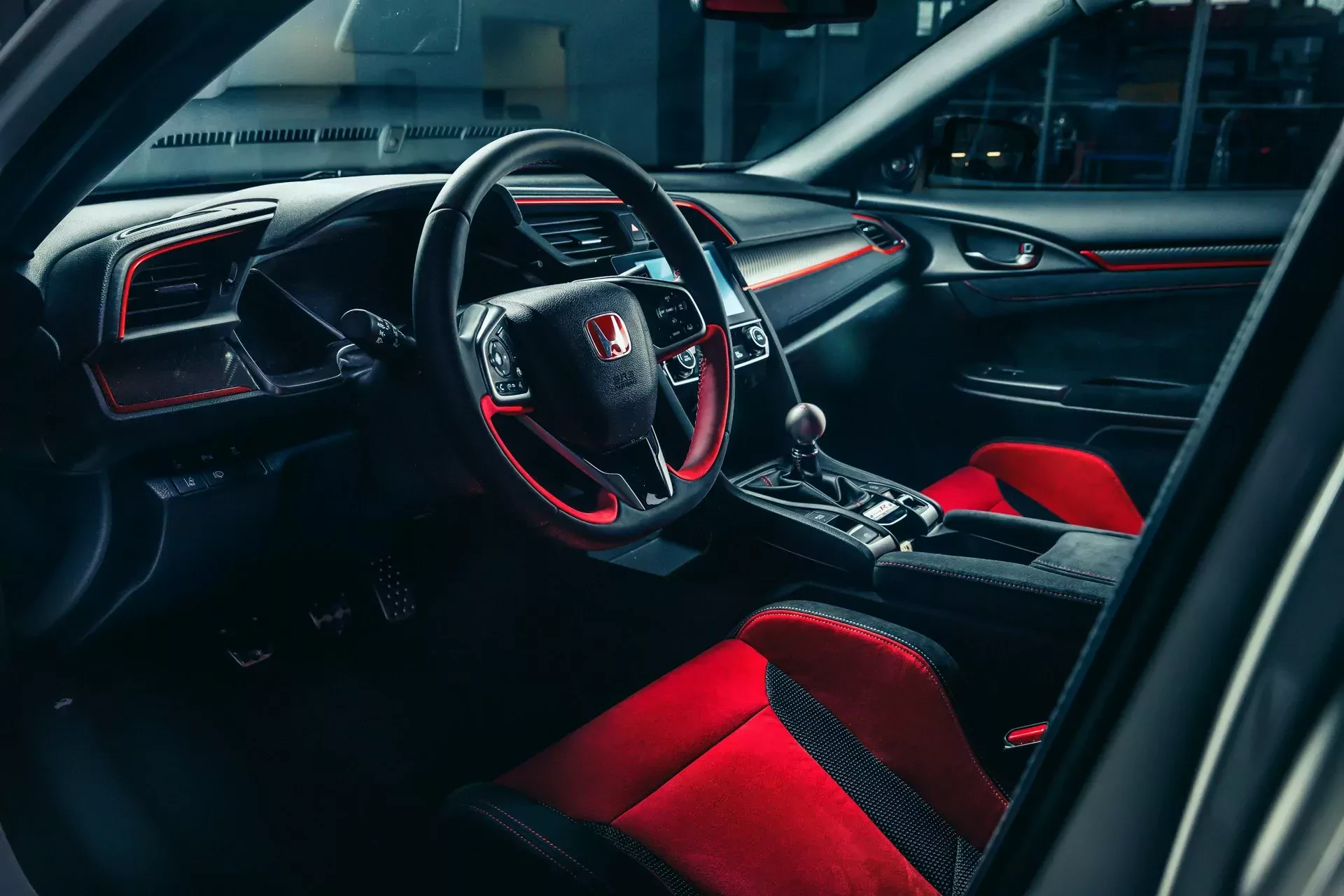 Najlepsza i najpiękniejsza Honda ostatnich lat jest dziś dużo tańsza. Polacy uwielbiają ten model