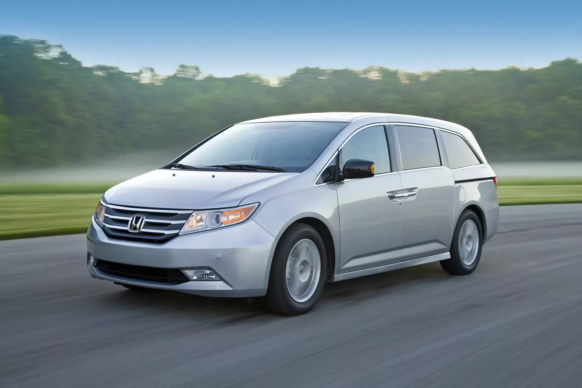 Honda Odyssey minivan rodzinny samochód opinie oceny zalety wady cena ceny używany