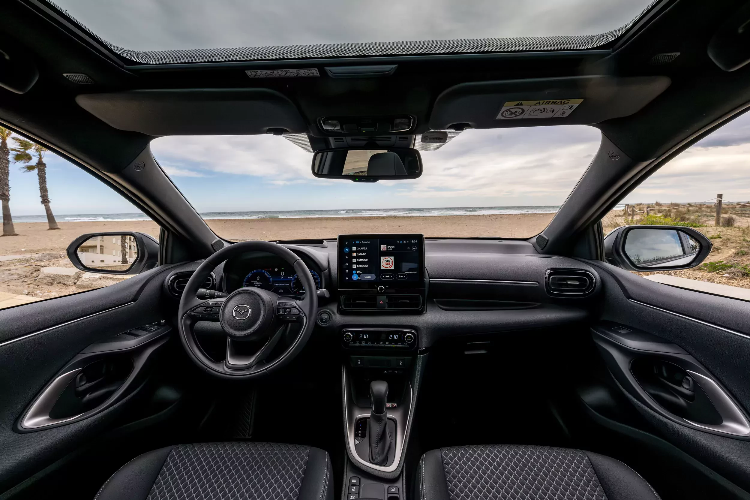 Hybrydowa jak Toyota Mazda 2