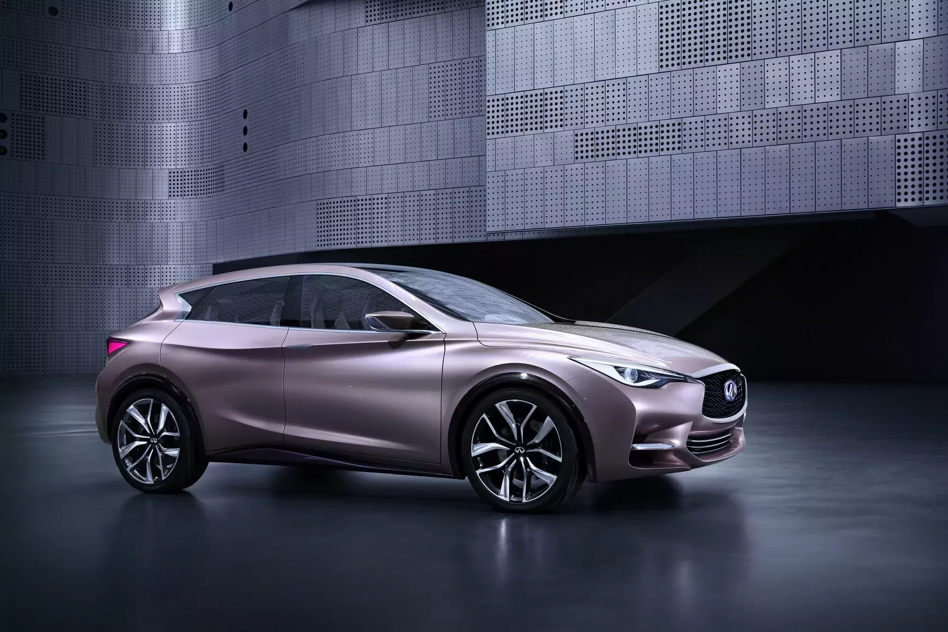Infiniti Q30 silnik cena spalanie hatchback crossover moc osiągi ceny używane