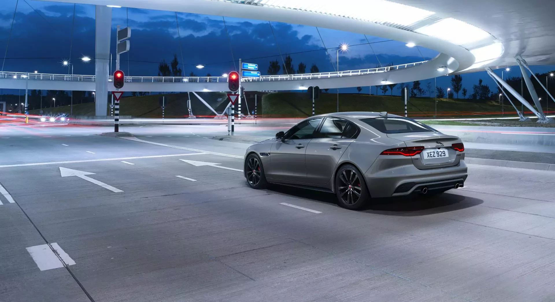 Jaguar XE sedan opinie oceny zalety wady cena ceny używany okazja
