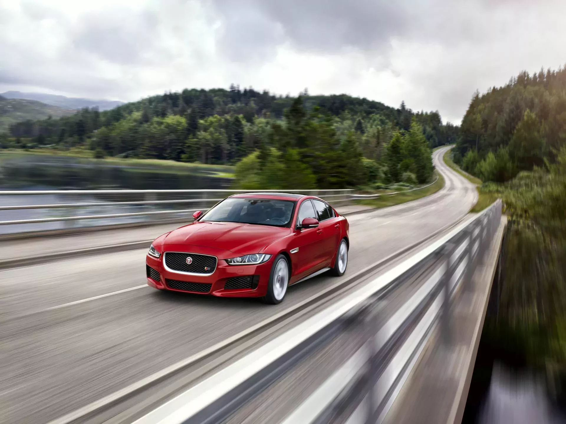 Jaguar XE sedan opinie oceny zalety wady cena ceny używany okazja