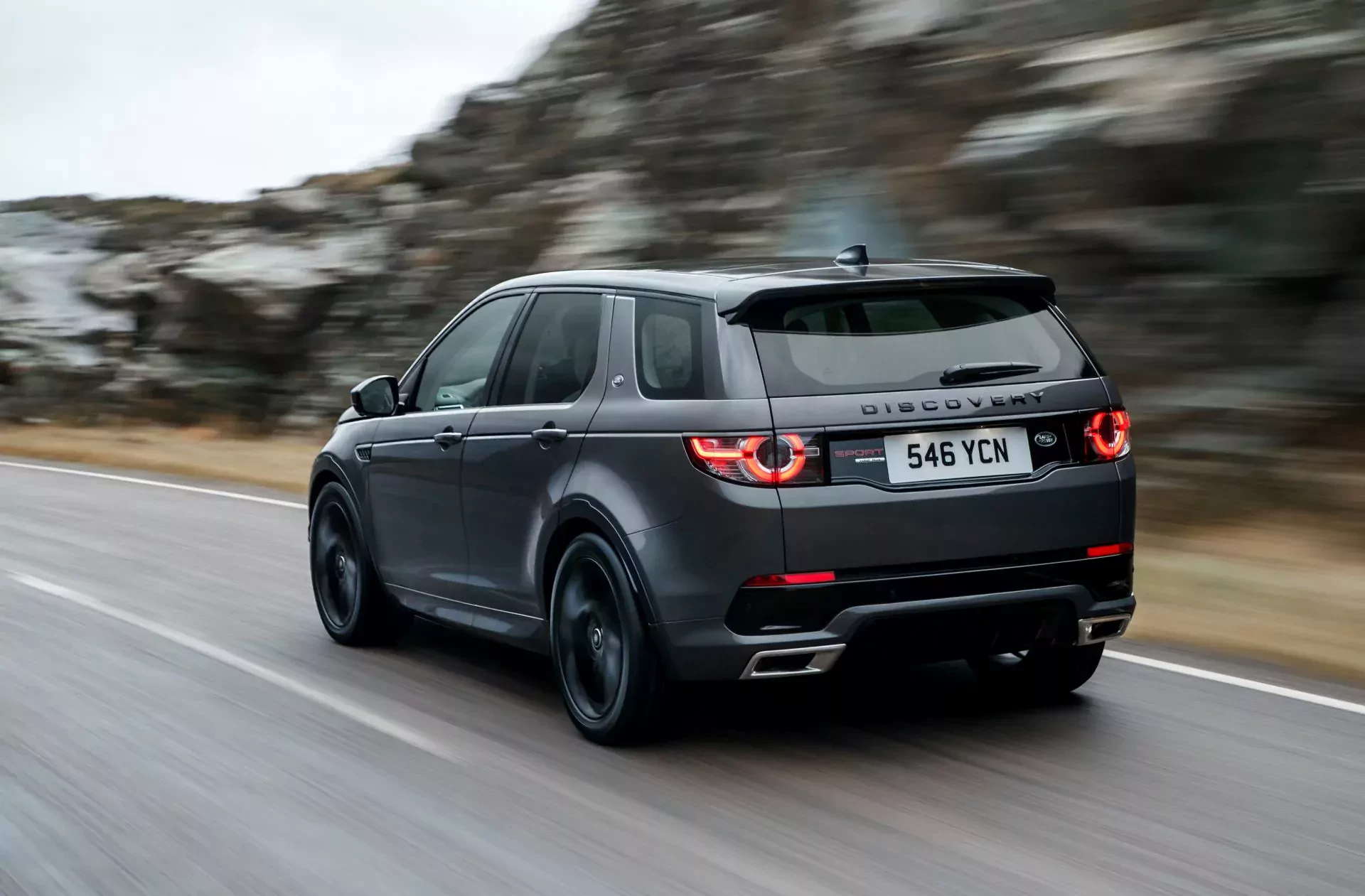 Land Rover Discovery Sport SUV silnik cena ceny moc używany benzyna diesel opinie oceny bezpieczeństwo