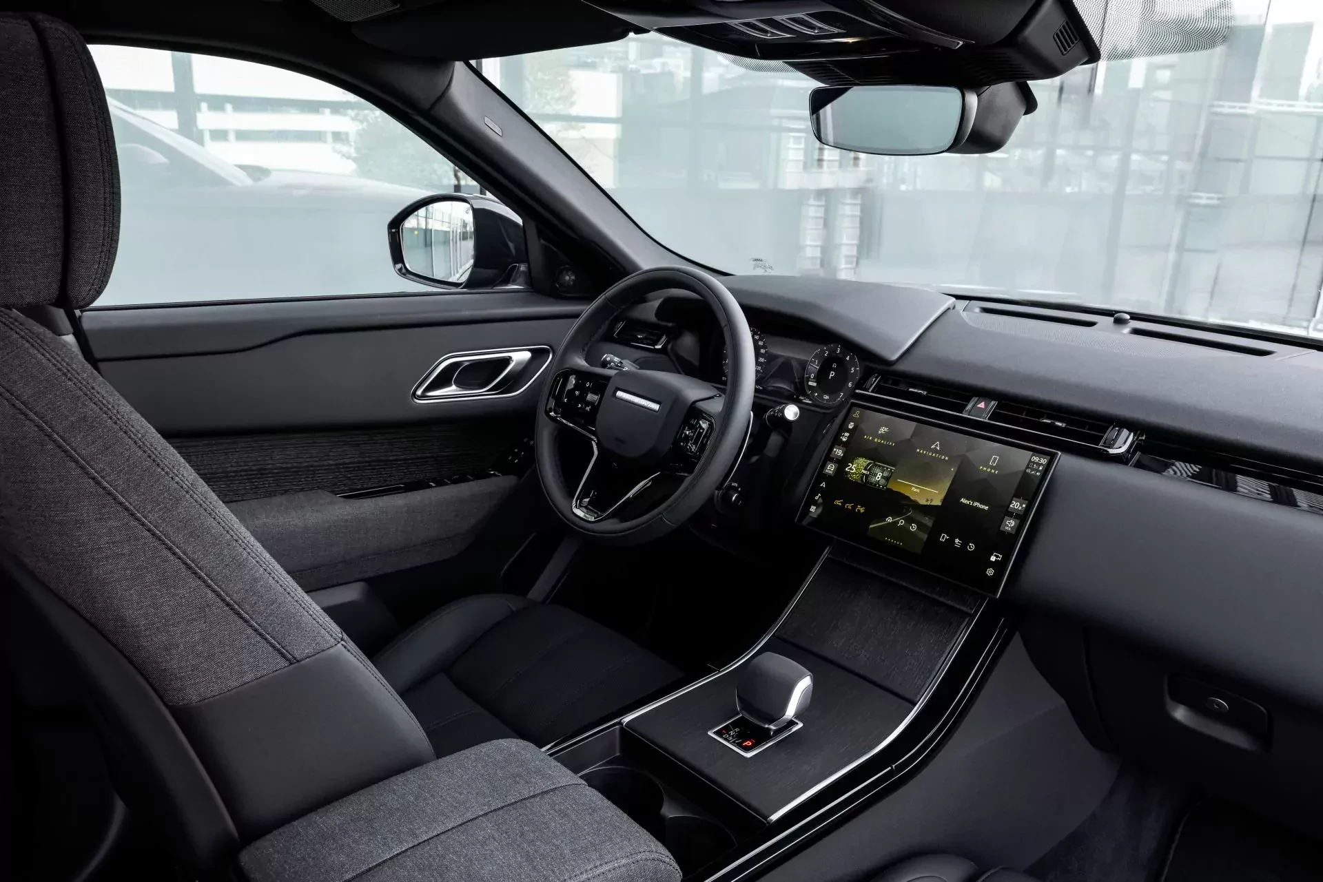 Ten SUV budzi emocje od pierwszego spojrzenia. Ma napęd na cztery koła i 550 koni mocy w topowej wersji