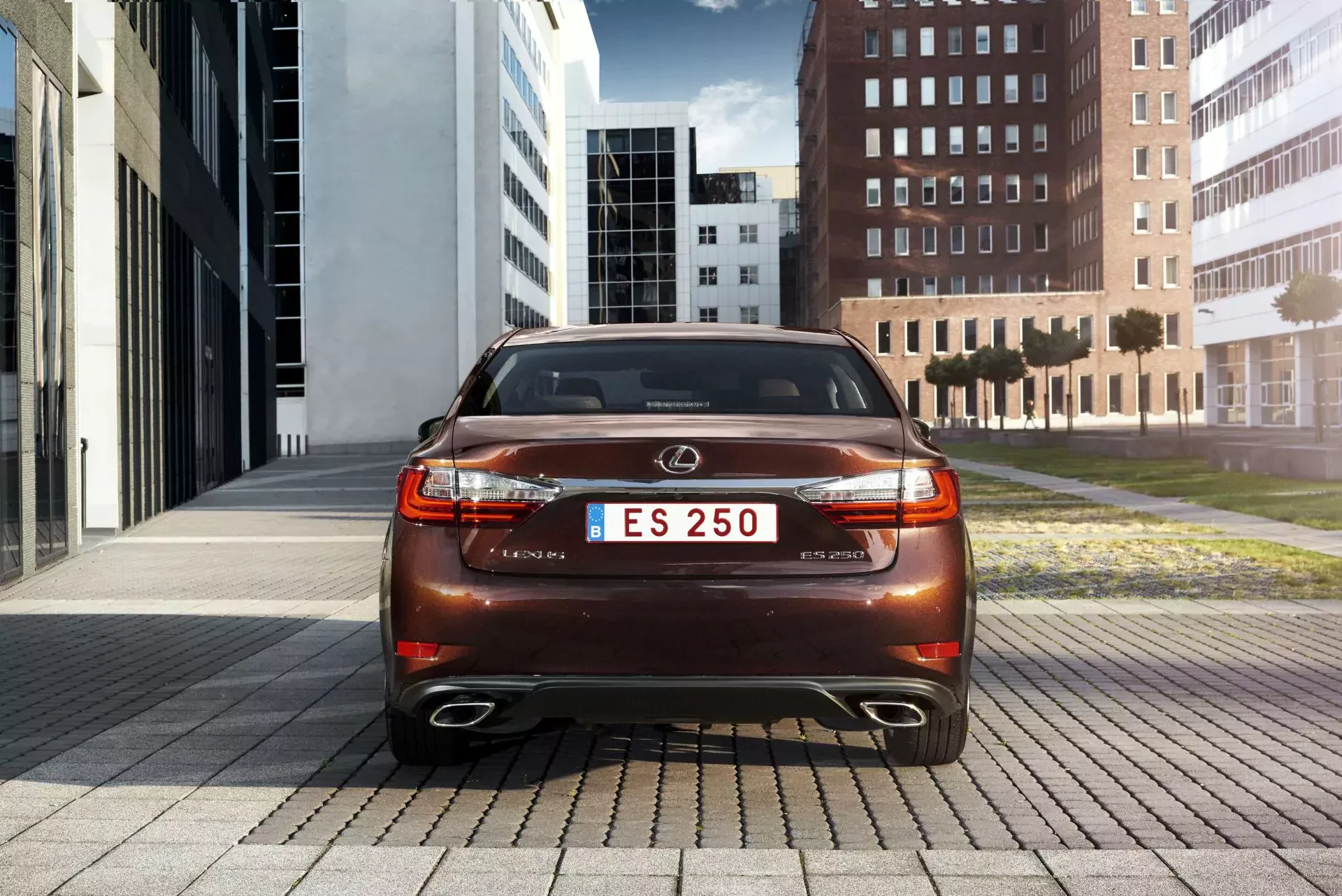 Lexus ES luksusowa limuzyna sedan komfort wyposażenie opinie oceny zalety wady cena ceny