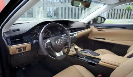 Lexus ES luksusowa limuzyna sedan komfort wyposażenie opinie oceny zalety wady cena ceny