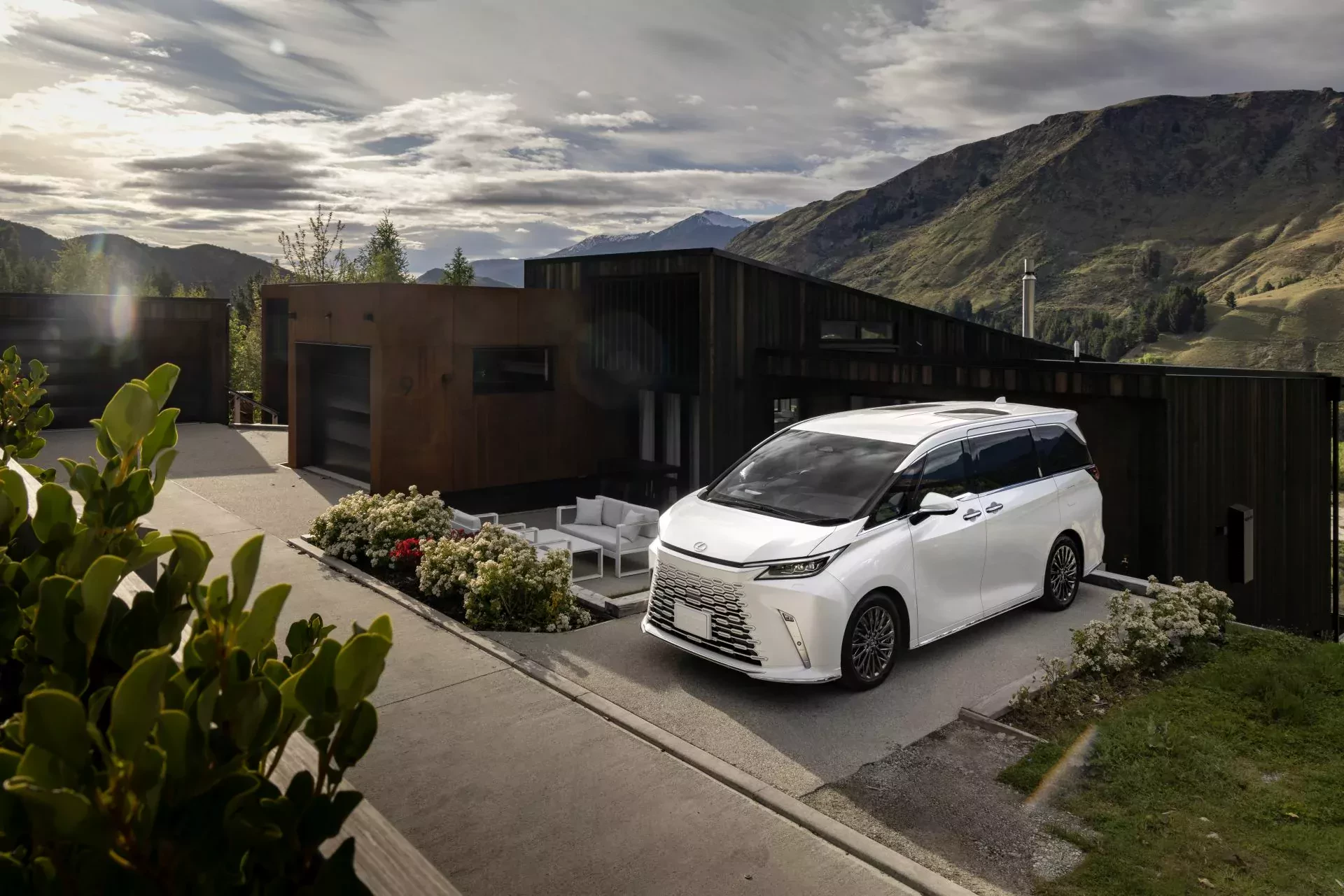 Lexus LM silnik cena ceny nowy używany opinie wyposażenie komfort hybryda moc oceny zalety wady