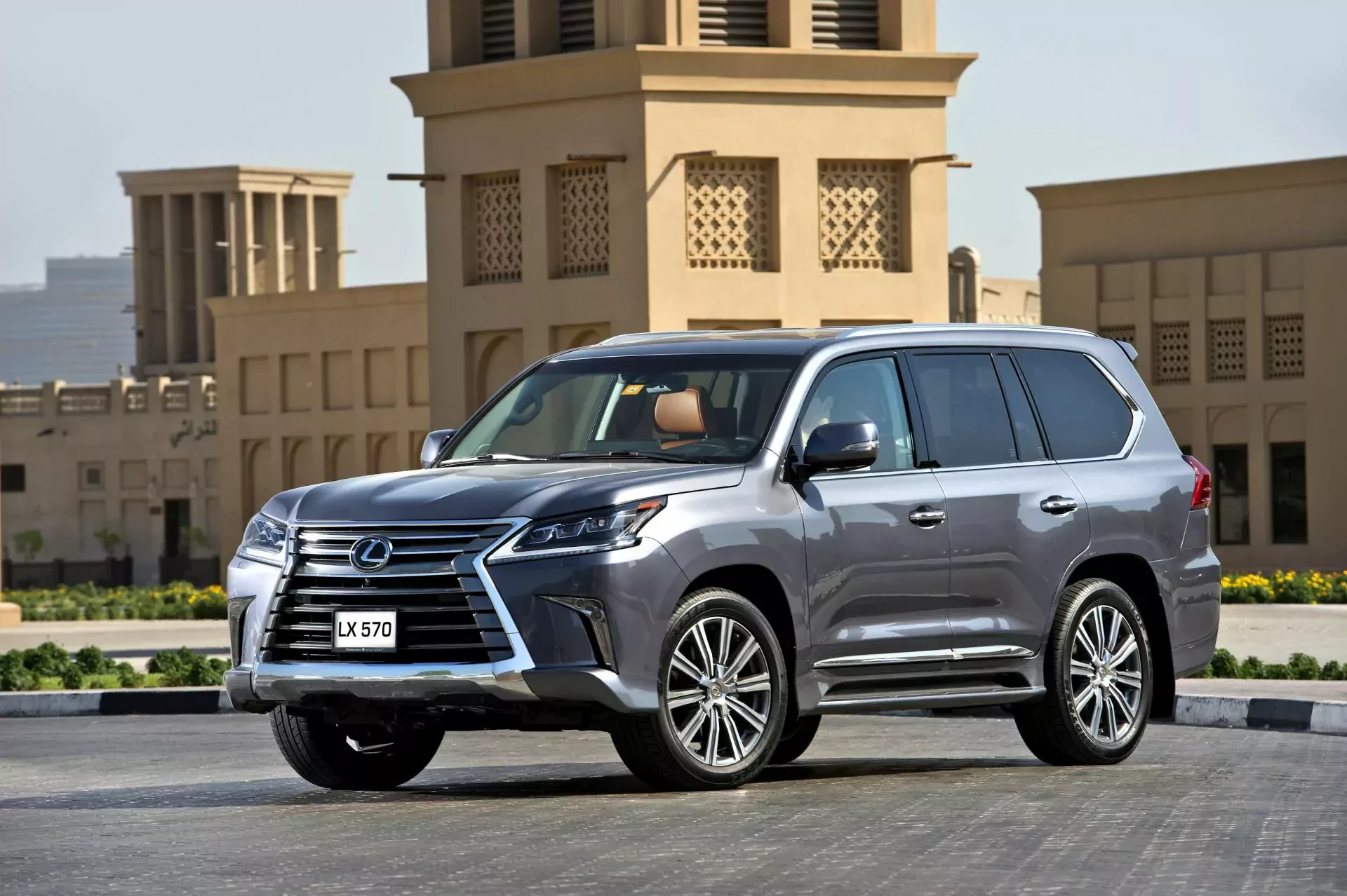 Lexus LX SUV silnik moc cena ceny luksus prestiż komfort opinie oceny zalety wady