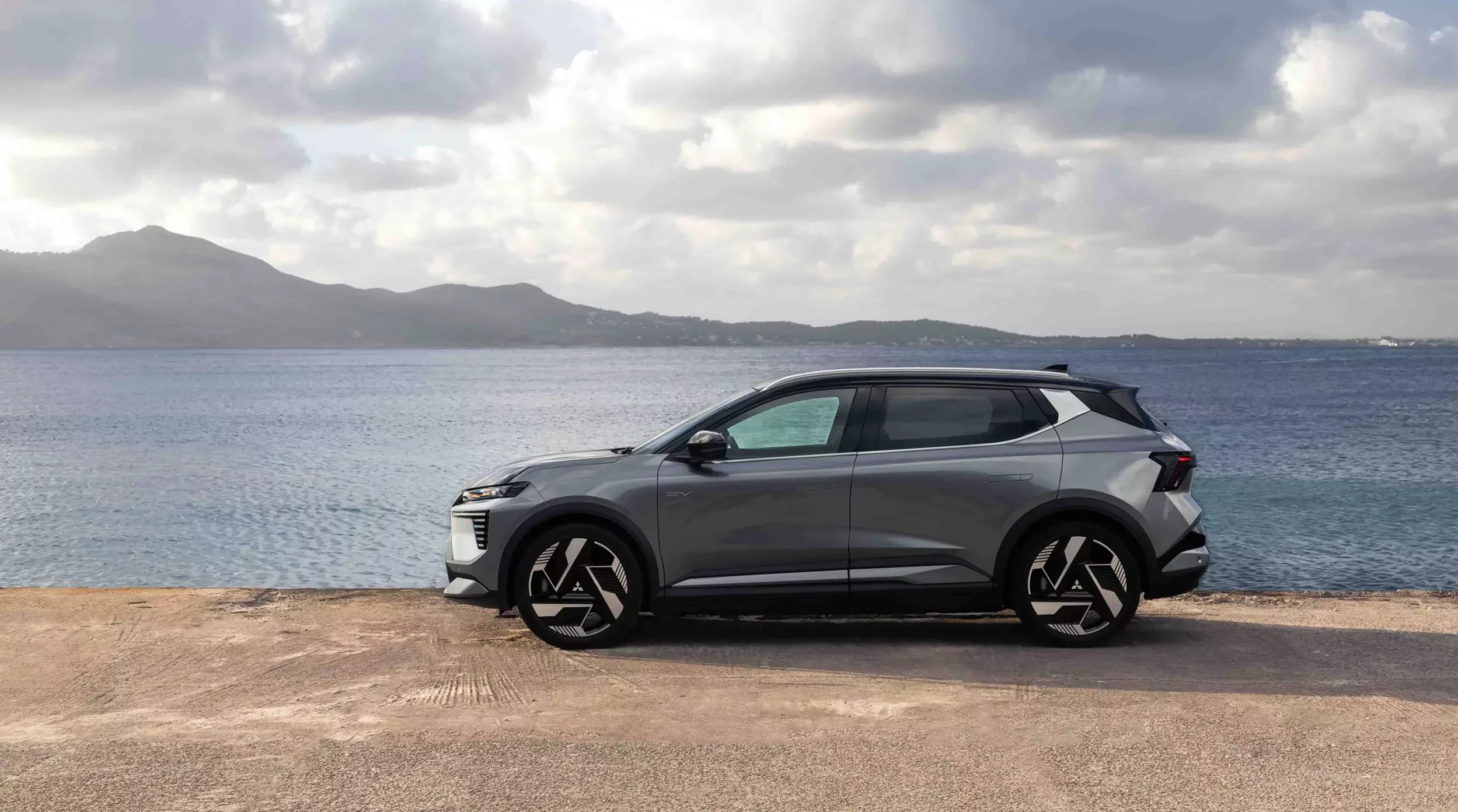 Kultowe Mitsubishi Eclipse otworzyło księgi zamówień. Atrakcyjny cenowo japoński SUV, zrywa z przeszłością i da teraz popalić rywalom