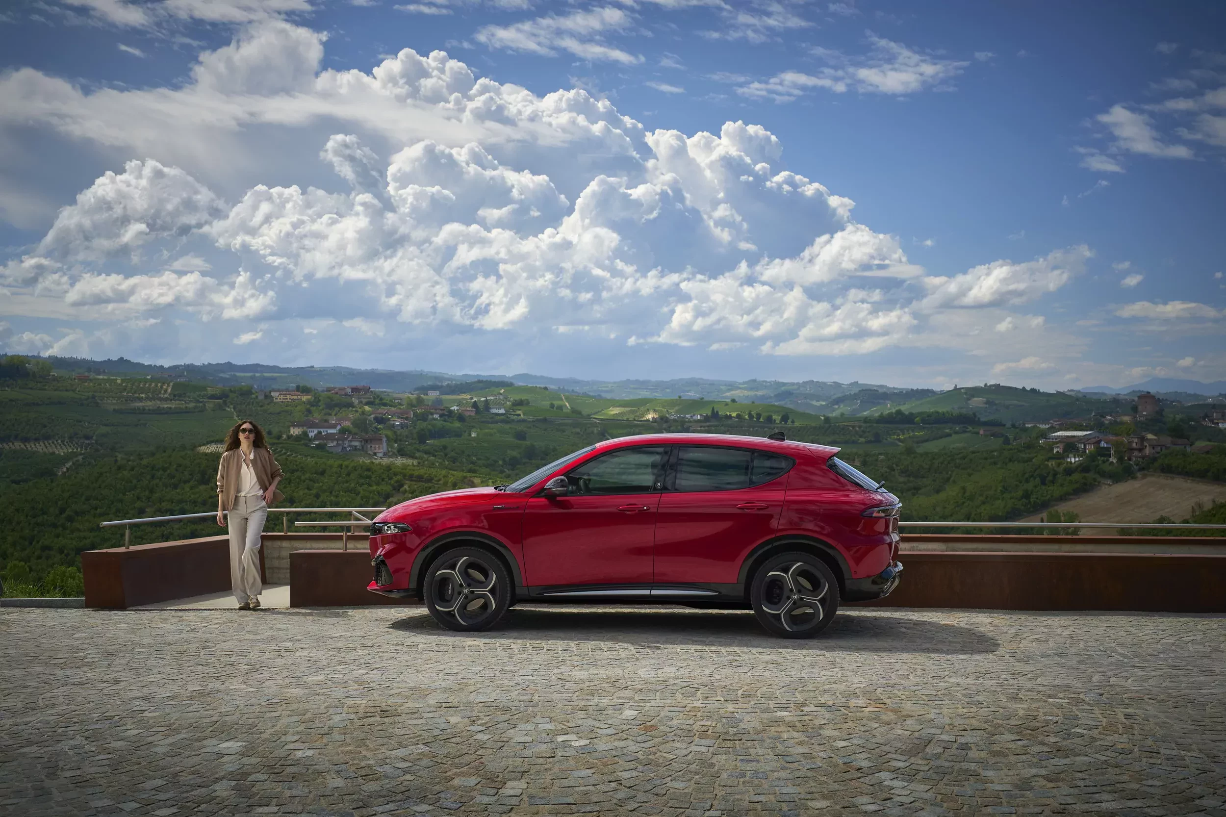 Alfa Romeo Tonale 2026 SUV specyfikacja silniki