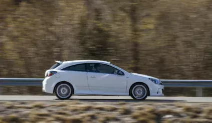 Opel Astra H trzecia III generacja silnik moc osiągi spalanie opinie oceny cena ceny zalety wady