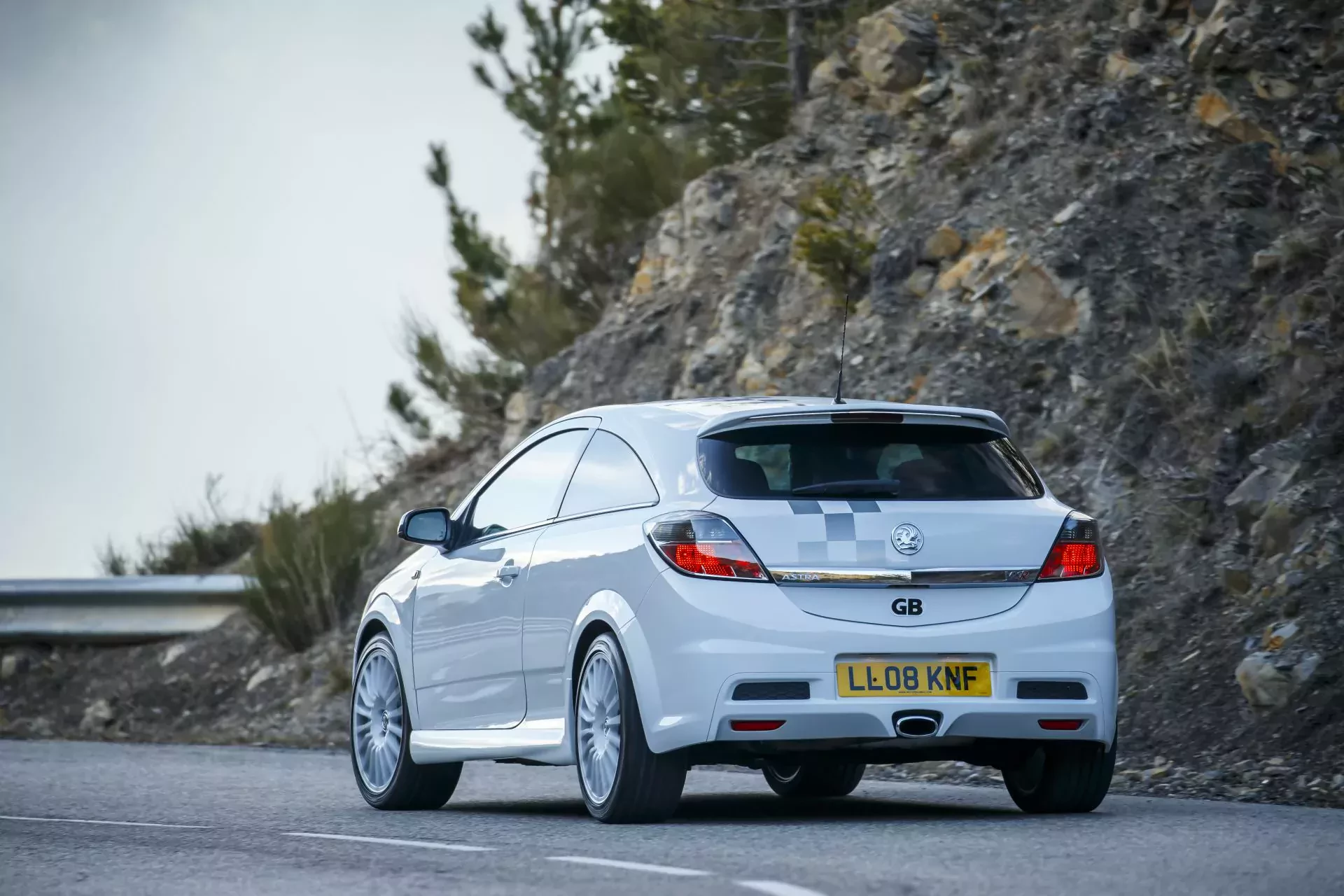 Opel Astra H trzecia III generacja silnik moc osiągi spalanie opinie oceny cena ceny zalety wady