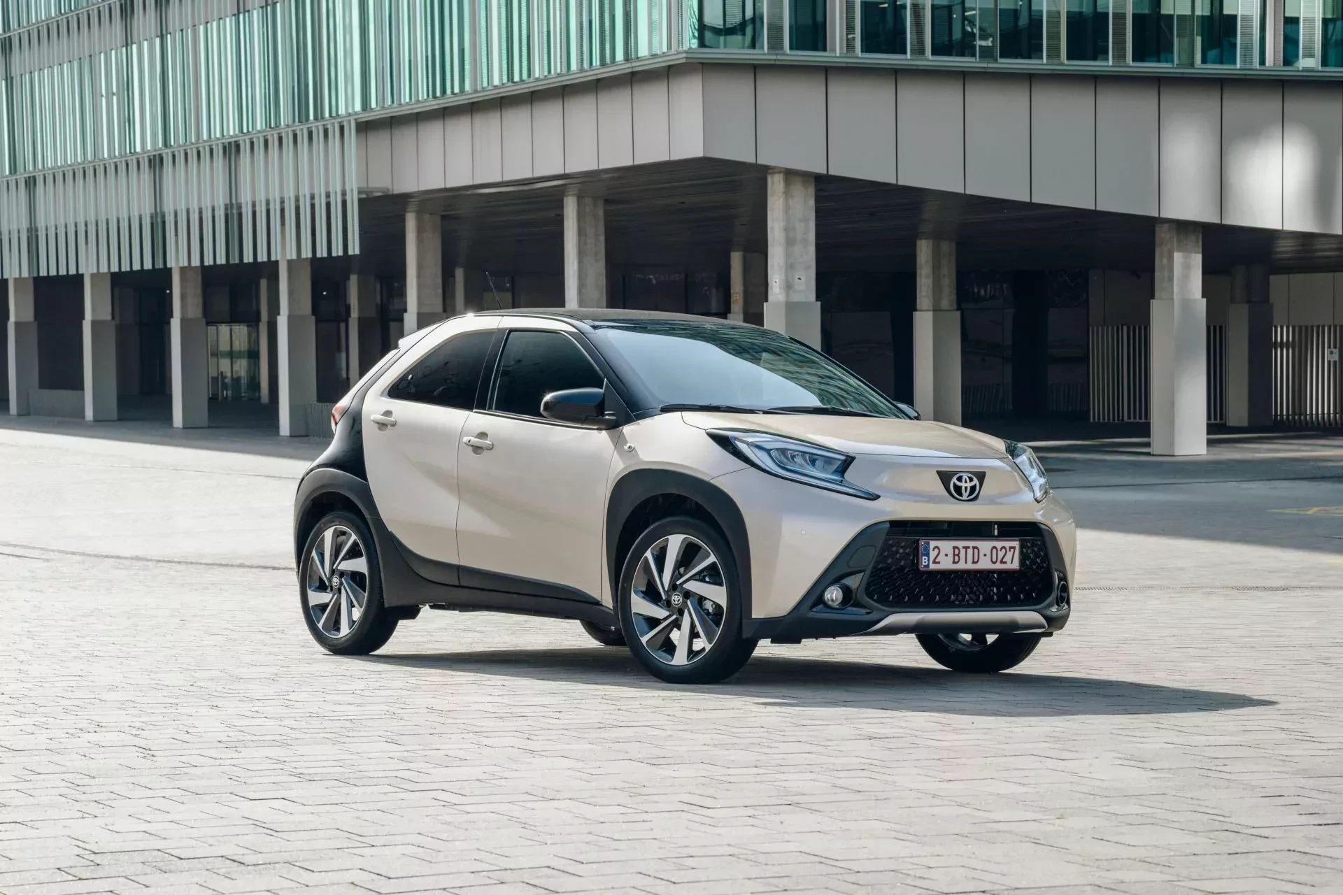 Toyota Aygo X SUV crossover cena nowa używana ceny opinie oceny zalety wady silnik