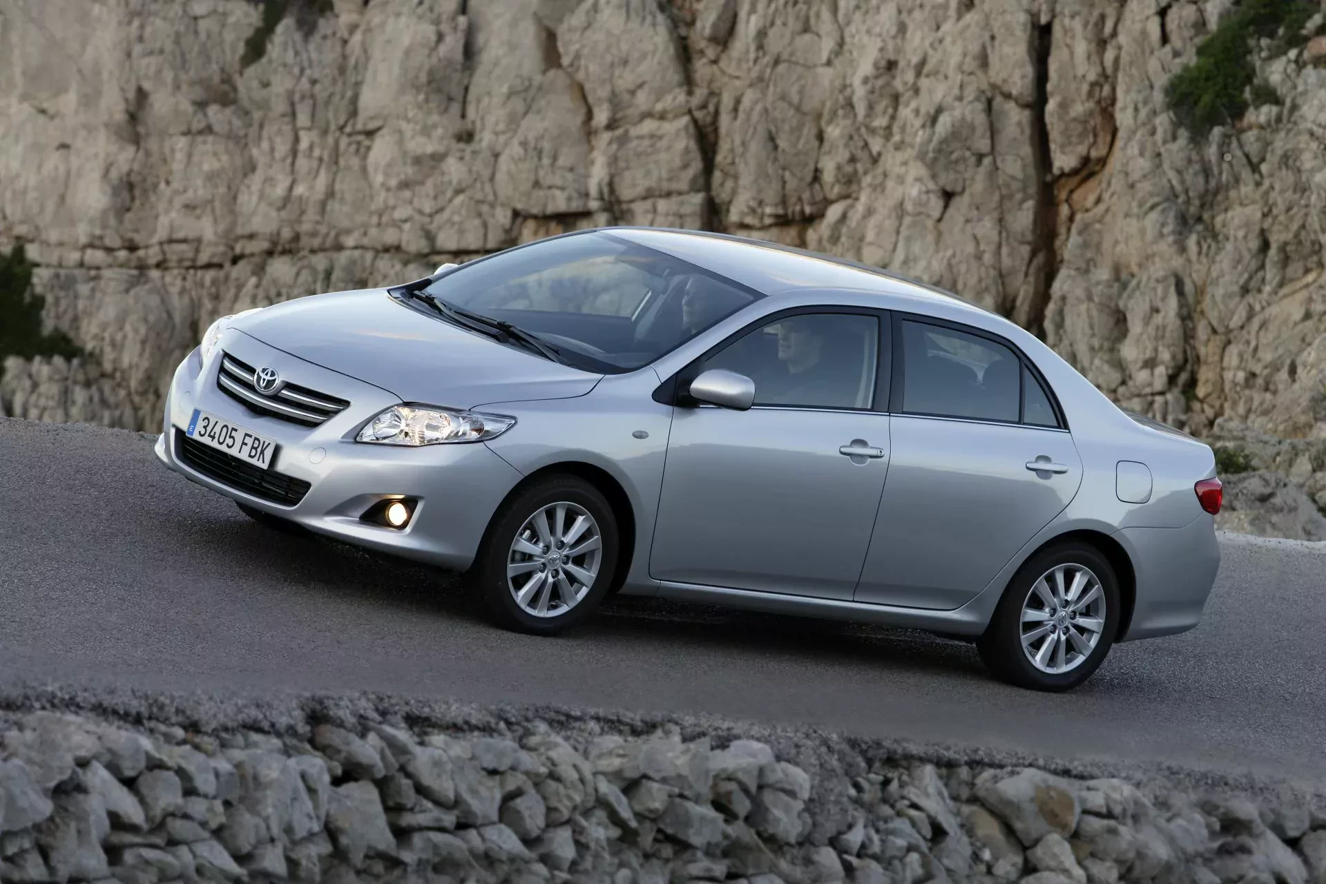Toyota Corolla X dziesiąta używana ceny cena opinie oceny zalety wady