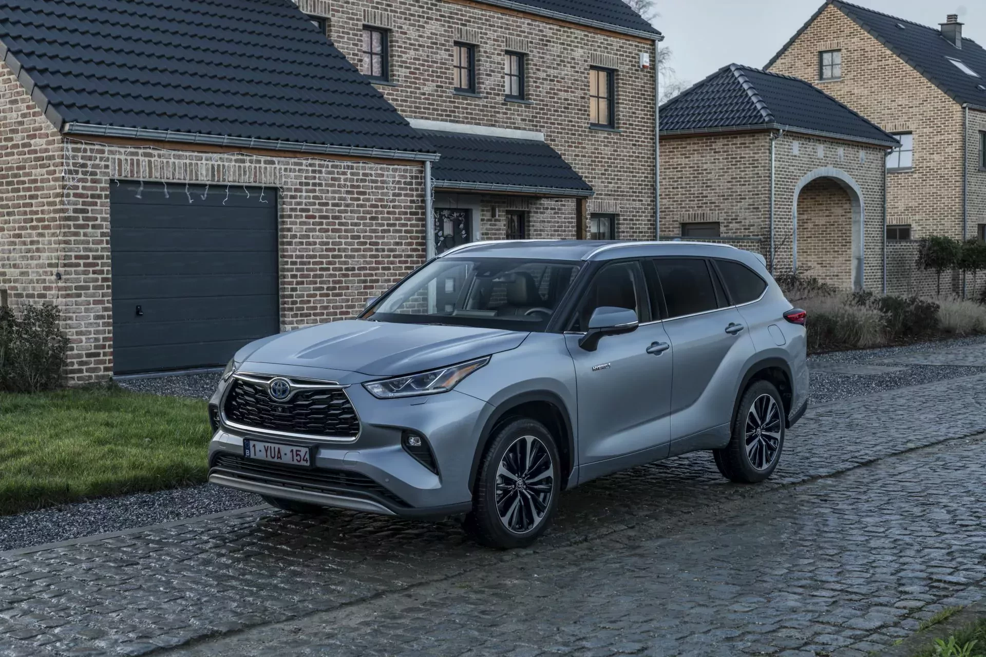 Toyota Highlander SUV cena ceny używany moc osiągi hybryda silnik opinie oceny