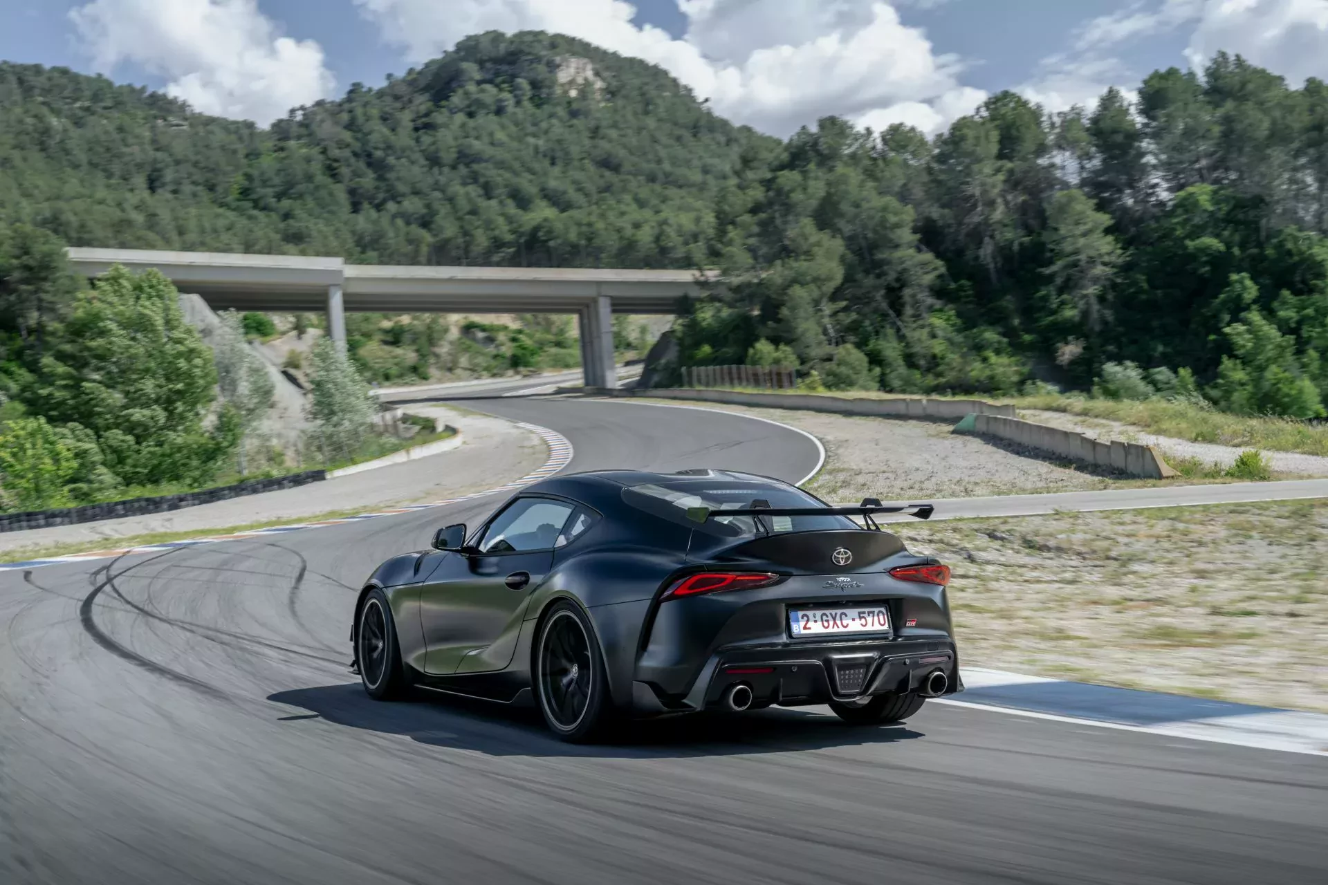 Toyota Supra silnik cena ceny moc osiągi używana nowa opinie oceny wady zalety