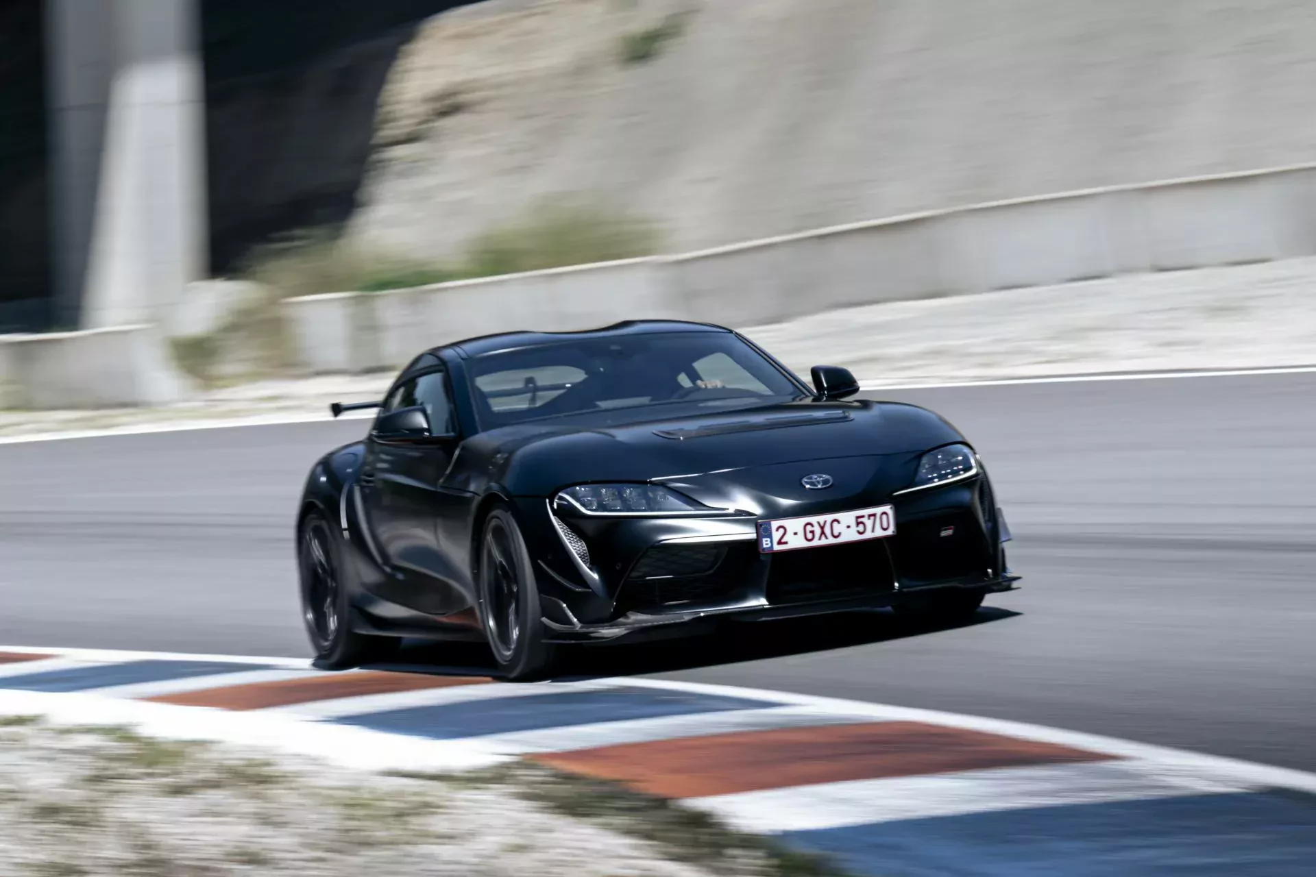 Toyota Supra silnik cena ceny moc osiągi używana nowa opinie oceny wady zalety