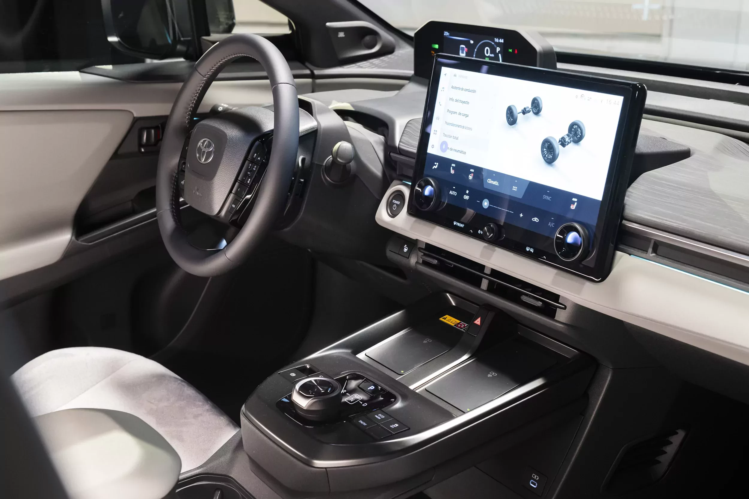 Toyota C-HR plus SUV EV