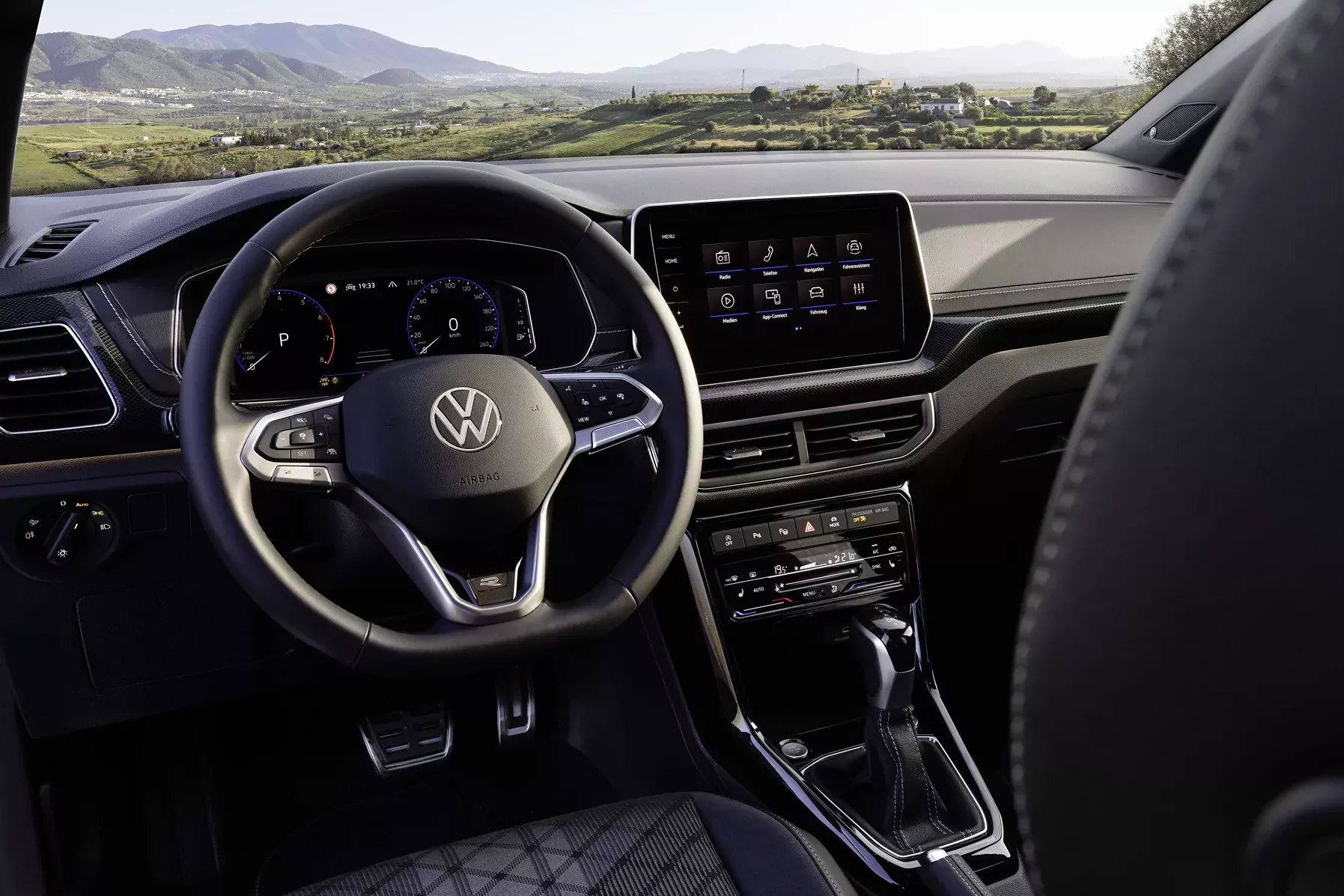Volkswagen postawił na budżetowy cennik dla przestronnego SUV-a. Solidny i bogato wyposażony to dla Polaków tak dobra oferta, iż żal go nie kupić