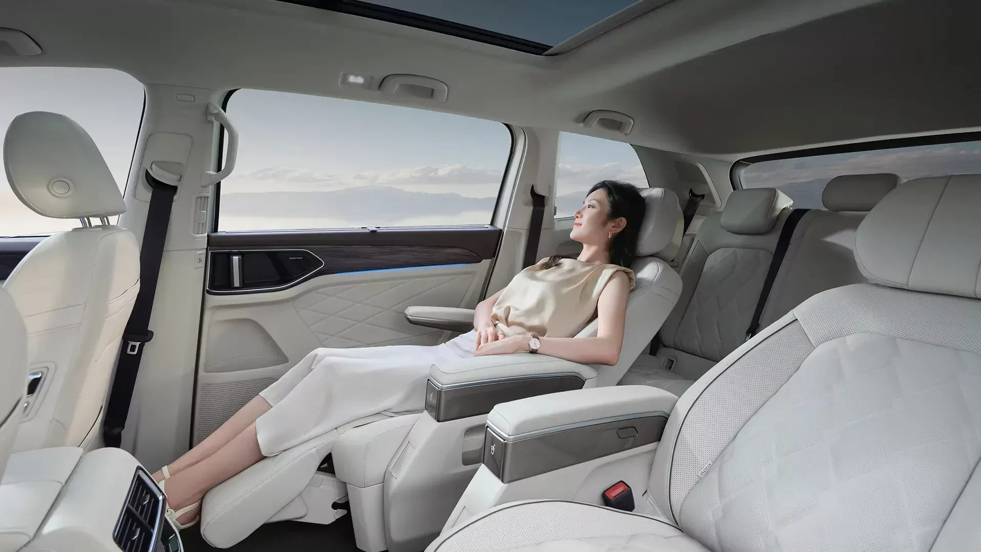 Volkswagen Viloran minivan