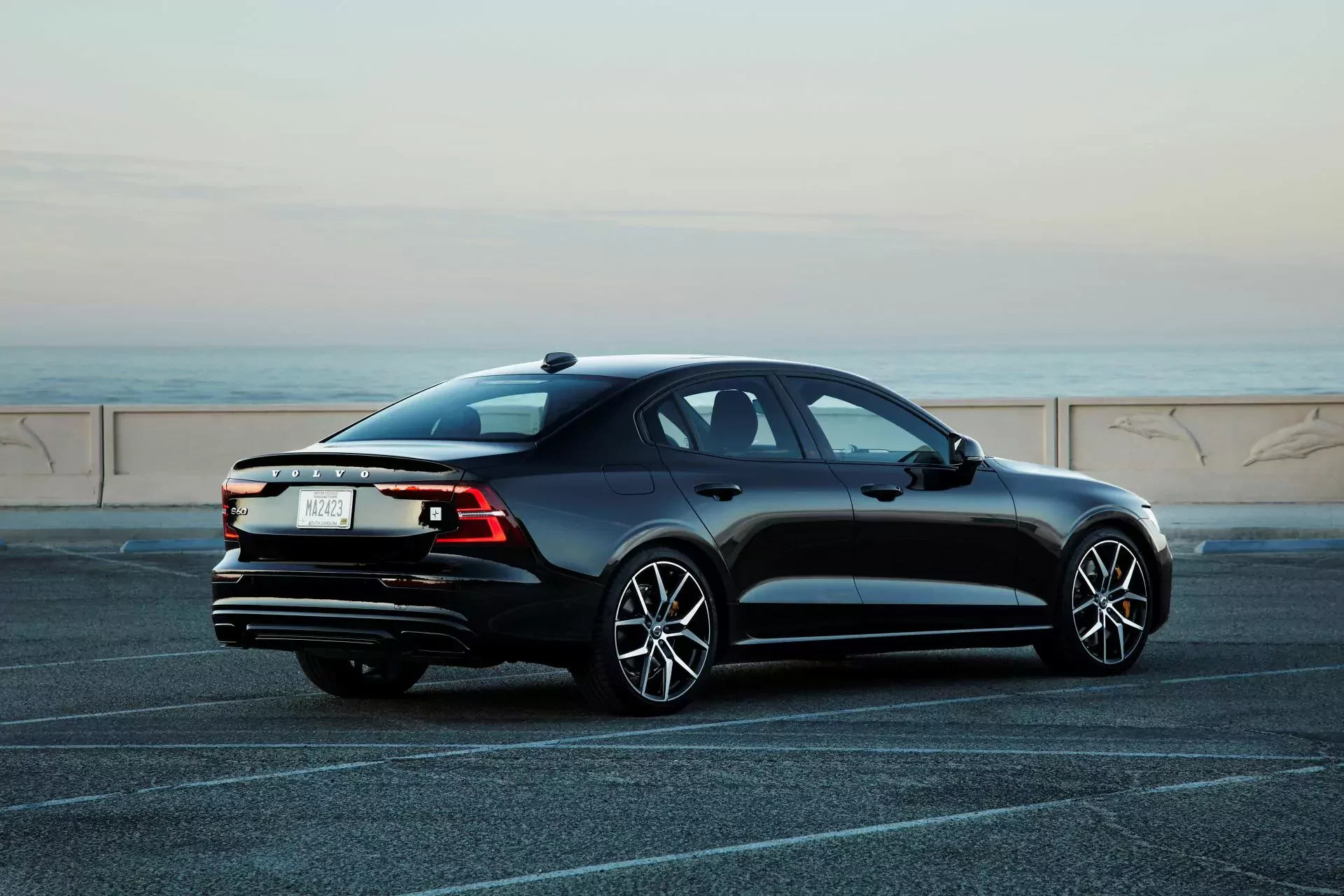 Volvo S60 sedan silnik benzyna hybryda moc osiągi opinie oceny wady zalety