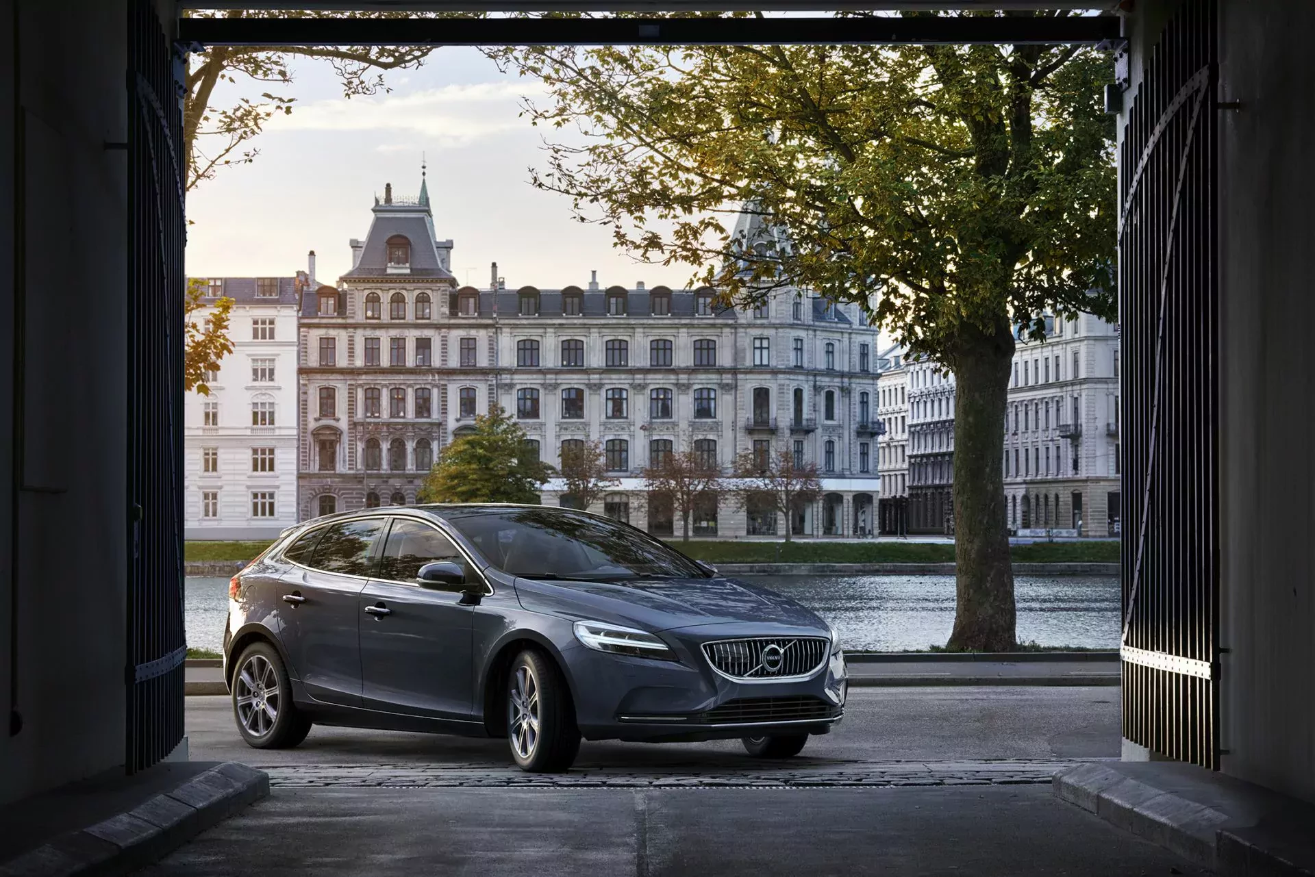 Volvo V40 silnik przebieg cena ceny używany moc spalanie benzyna diesel zalety wady opinie oceny bezpieczeństwo
