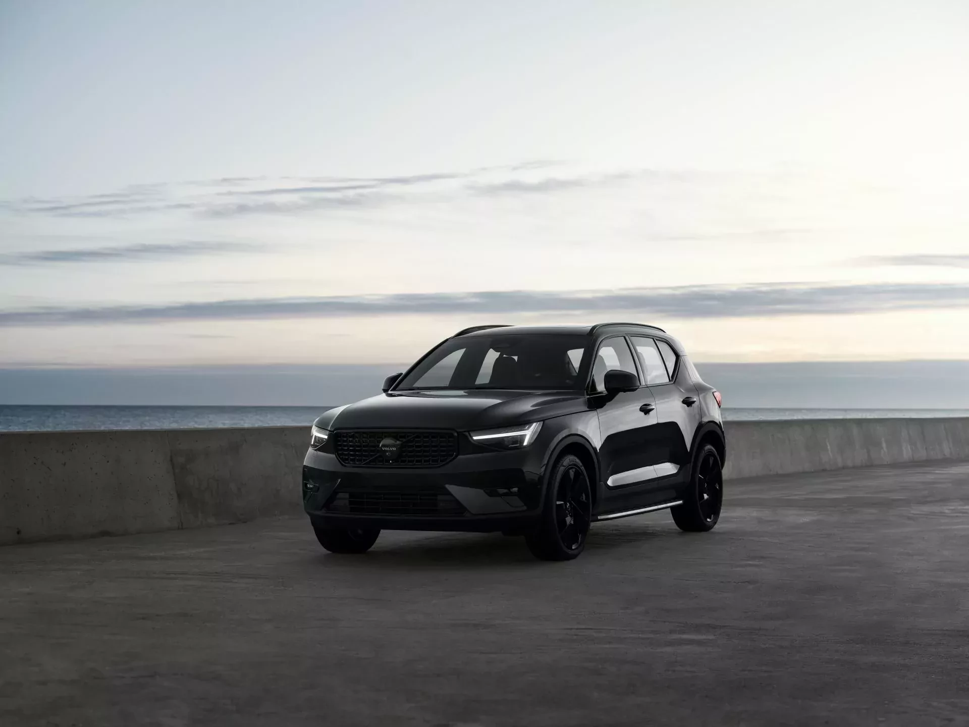 Volvo XC40 SUV silnik moc osiągi spalanie cena ceny nowy używany opinie oceny zalety wady