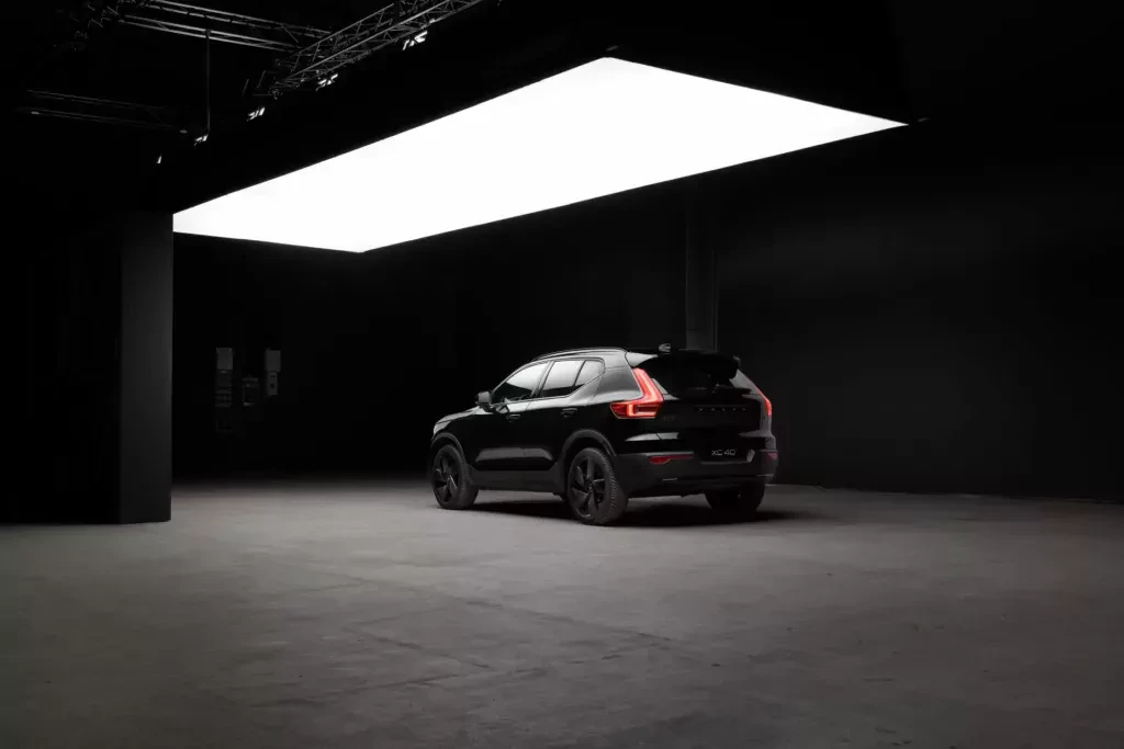 Volvo pracuje nad kolejnym liftingiem dla swojego najtańszego SUV-a. Co z silnikiem spalinowym?