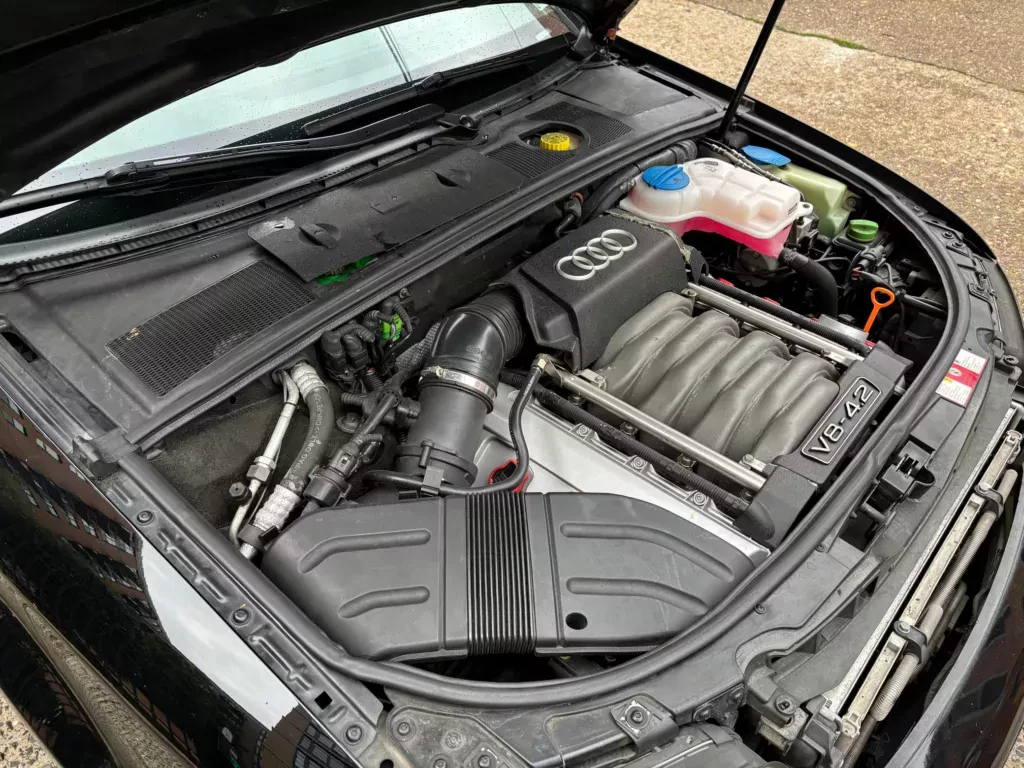 audi-s4-kombi-v8