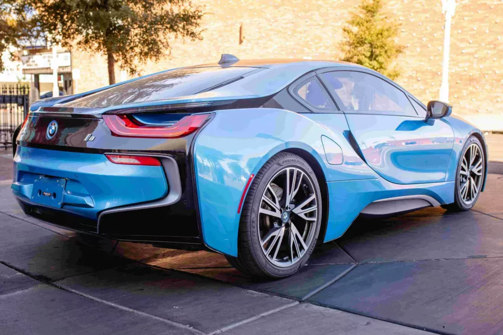futurystyczne-bmw-i8-na-sprzedaz