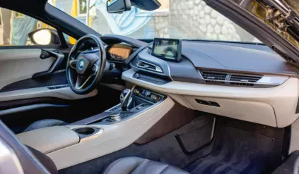 futurystyczne-bmw-i8-na-sprzedaz