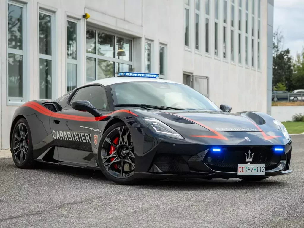 wloska-policja-maserati-mcpura