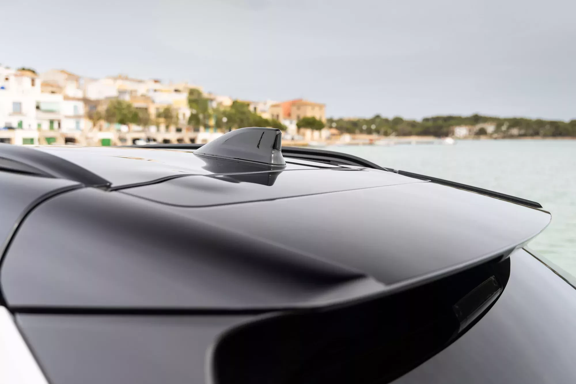 Toyota przejechała walcem po konkurencji, obniżając cenę SUV-a na 102 tys. zł. Kroku dotrzymuje tu tylko tańszy rywal z „polskim” silnikiem